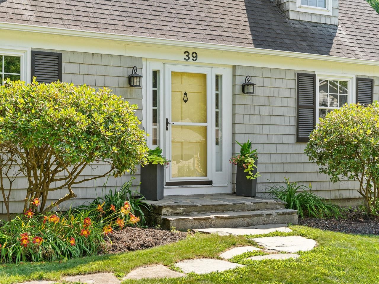 39 Laurel Hill Drive Property Photo 4