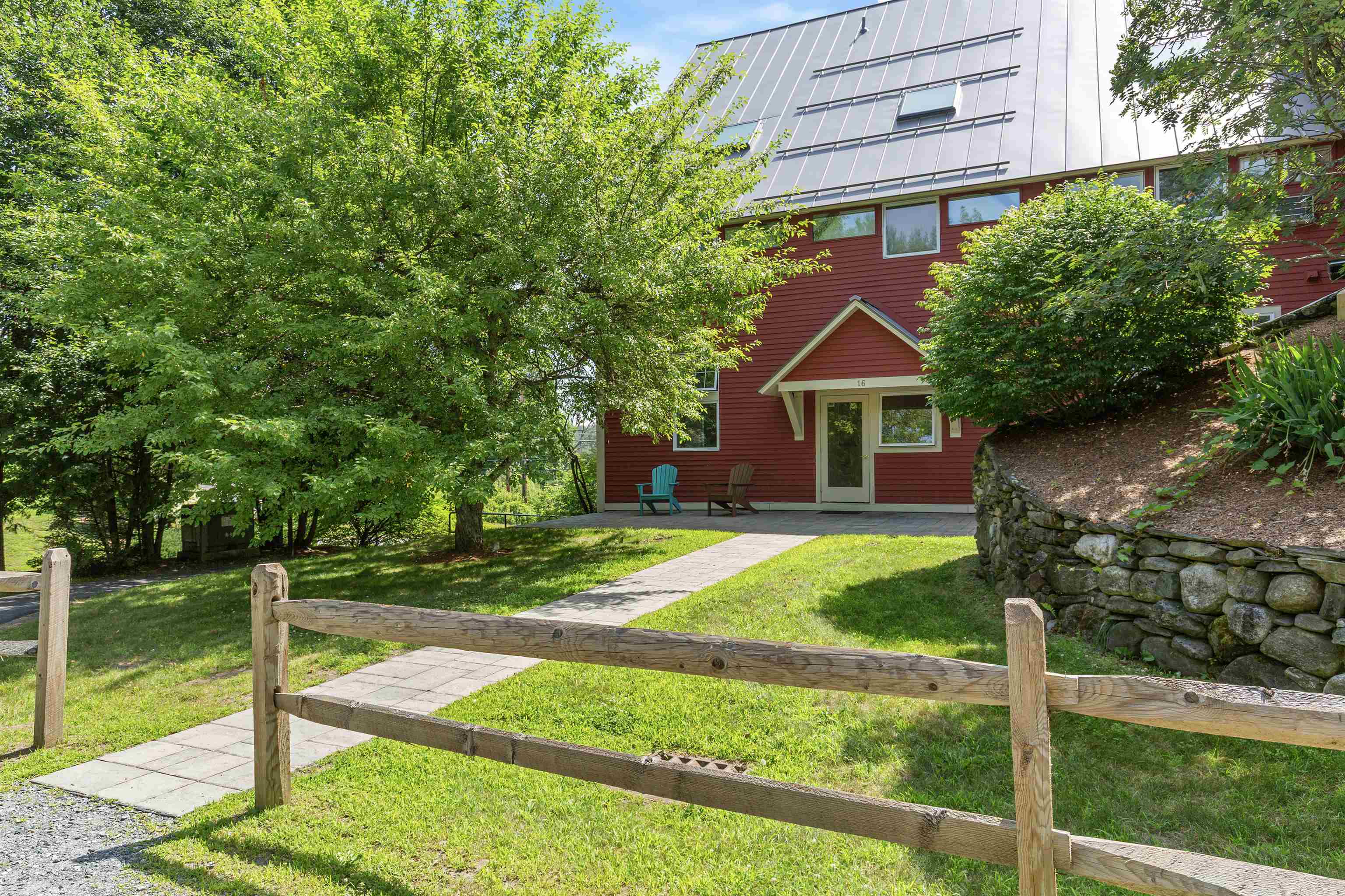 16 Hemlock Ridge Drive Property Photo 1