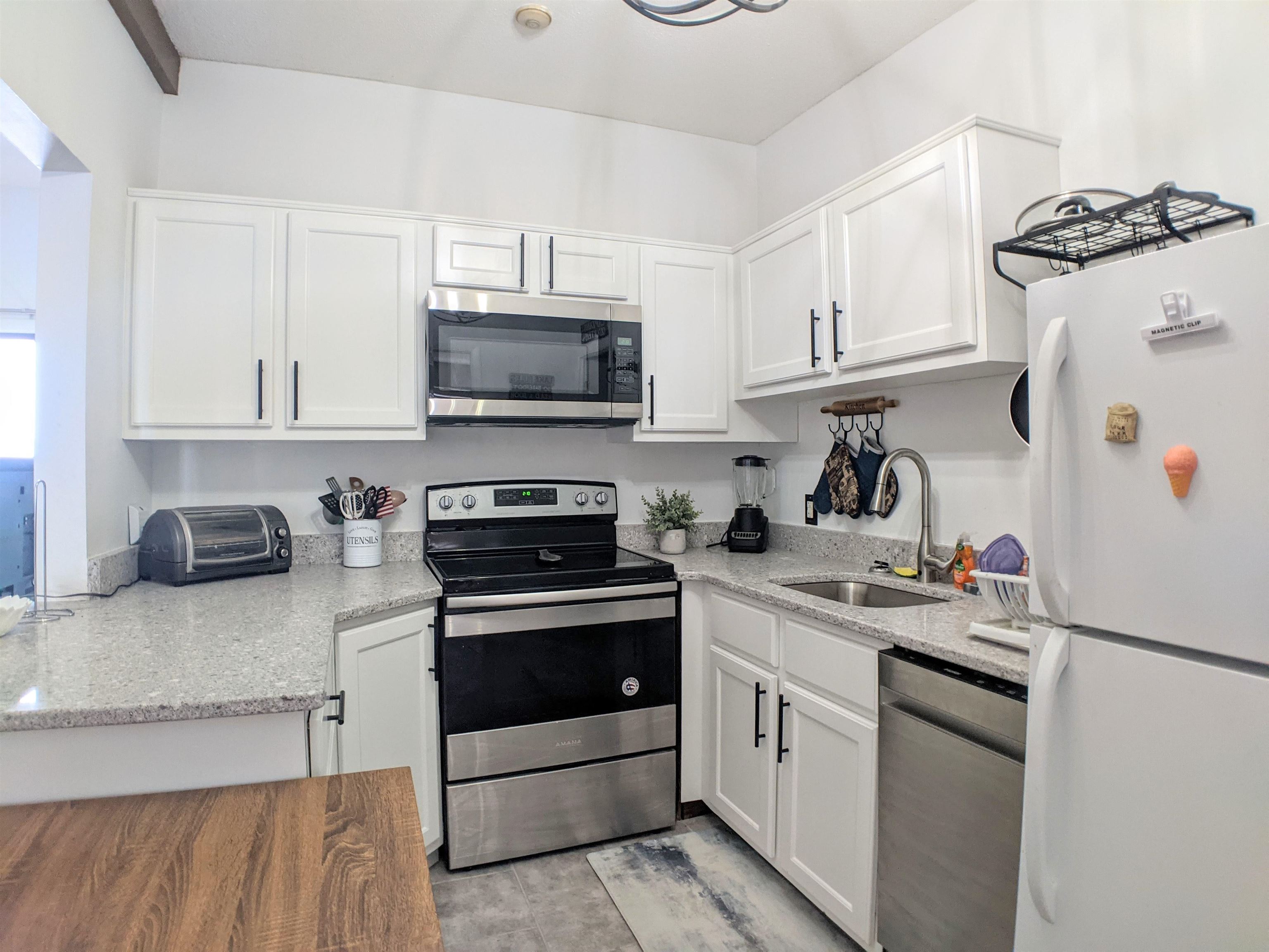 178 Treetop Circle Property Photo 7