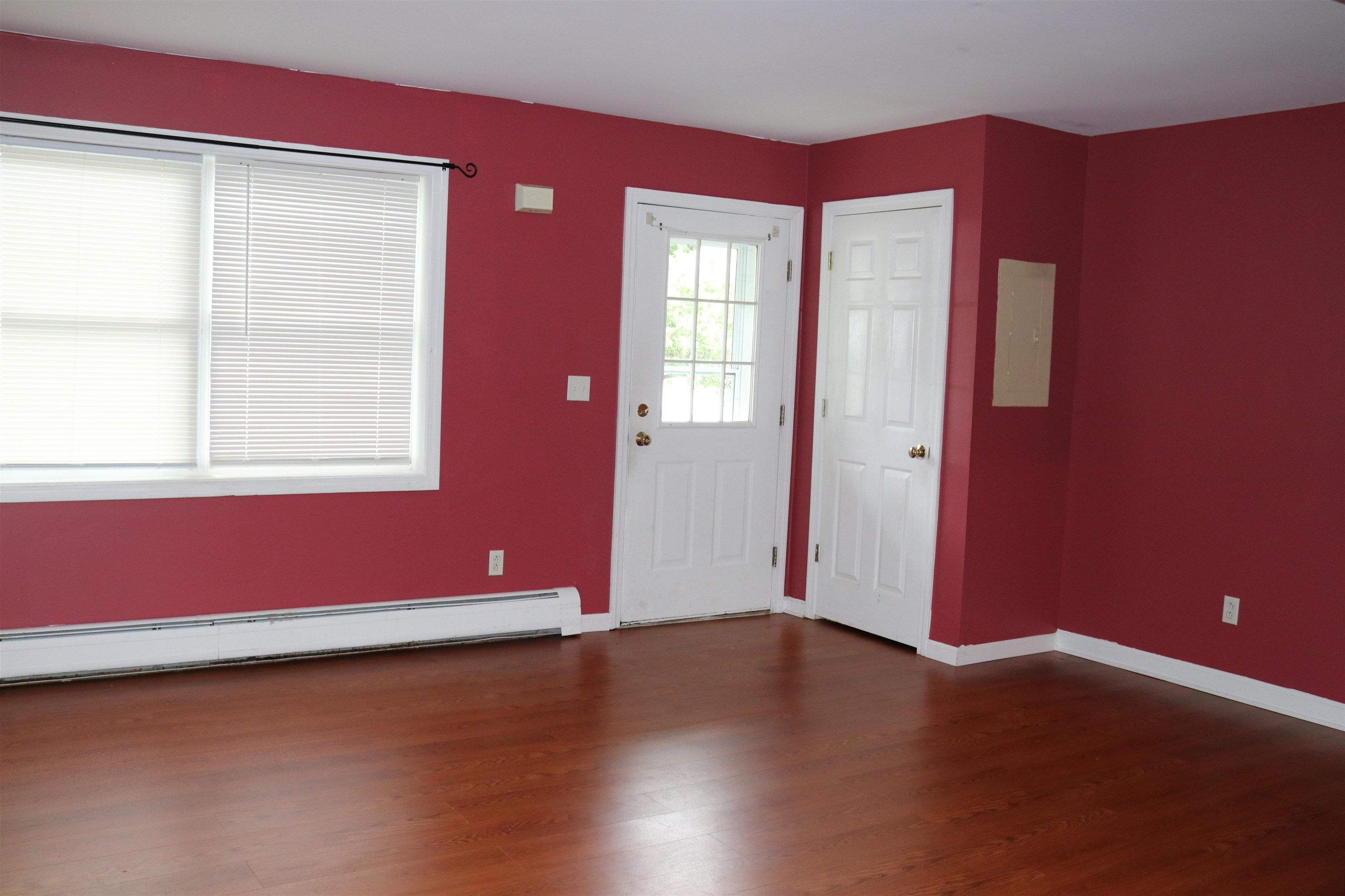 156 West Street Property Photo 5