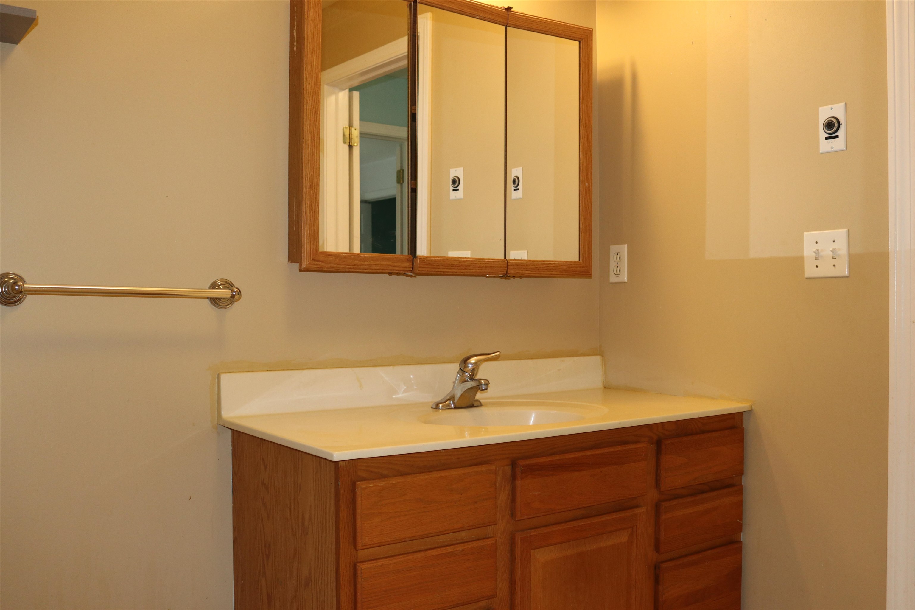 156 West Street Property Photo 12