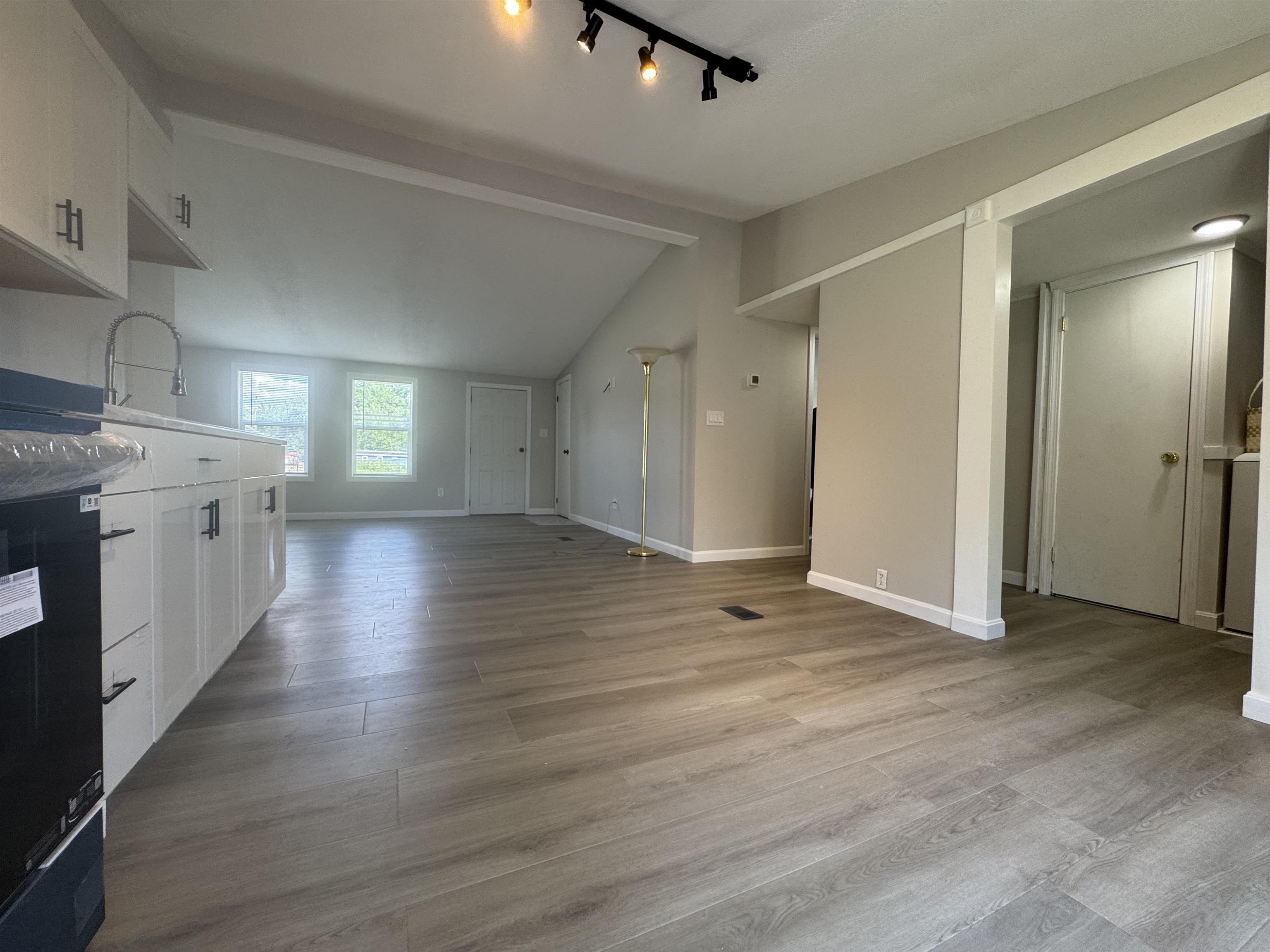 301 Sherwood Glen Property Photo 9