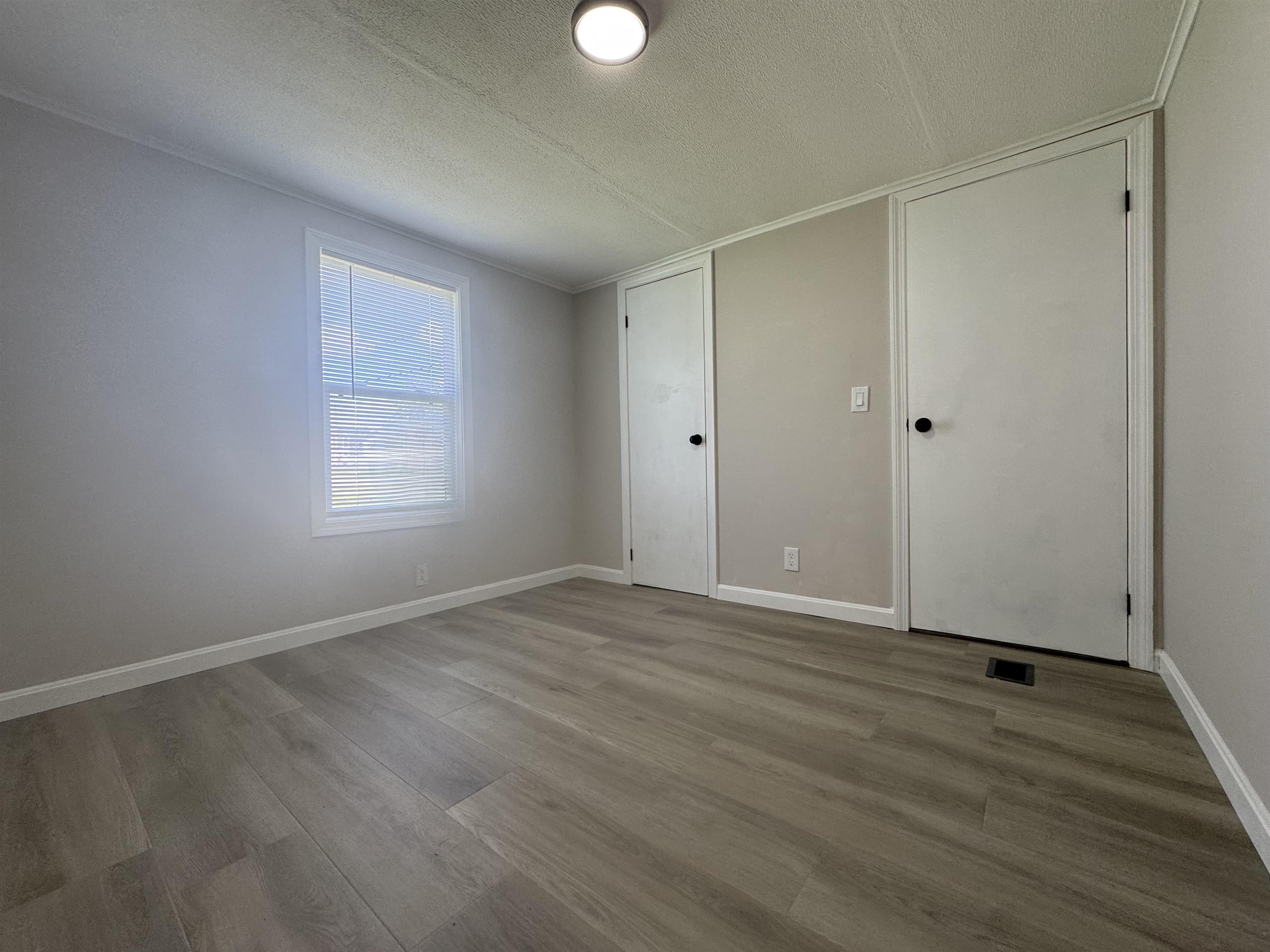 301 Sherwood Glen Property Photo 15