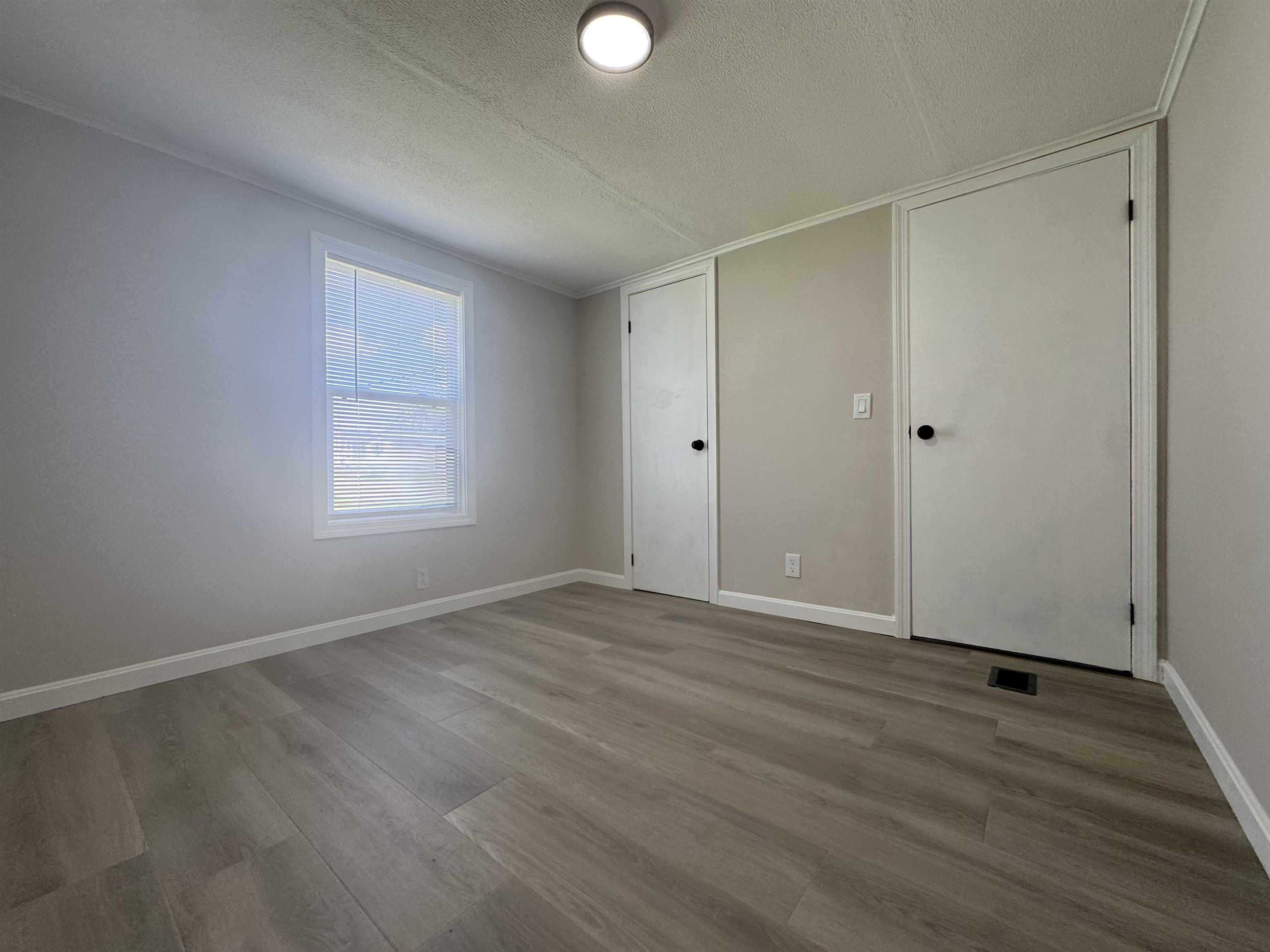 301 Sherwood Glen Property Photo 16