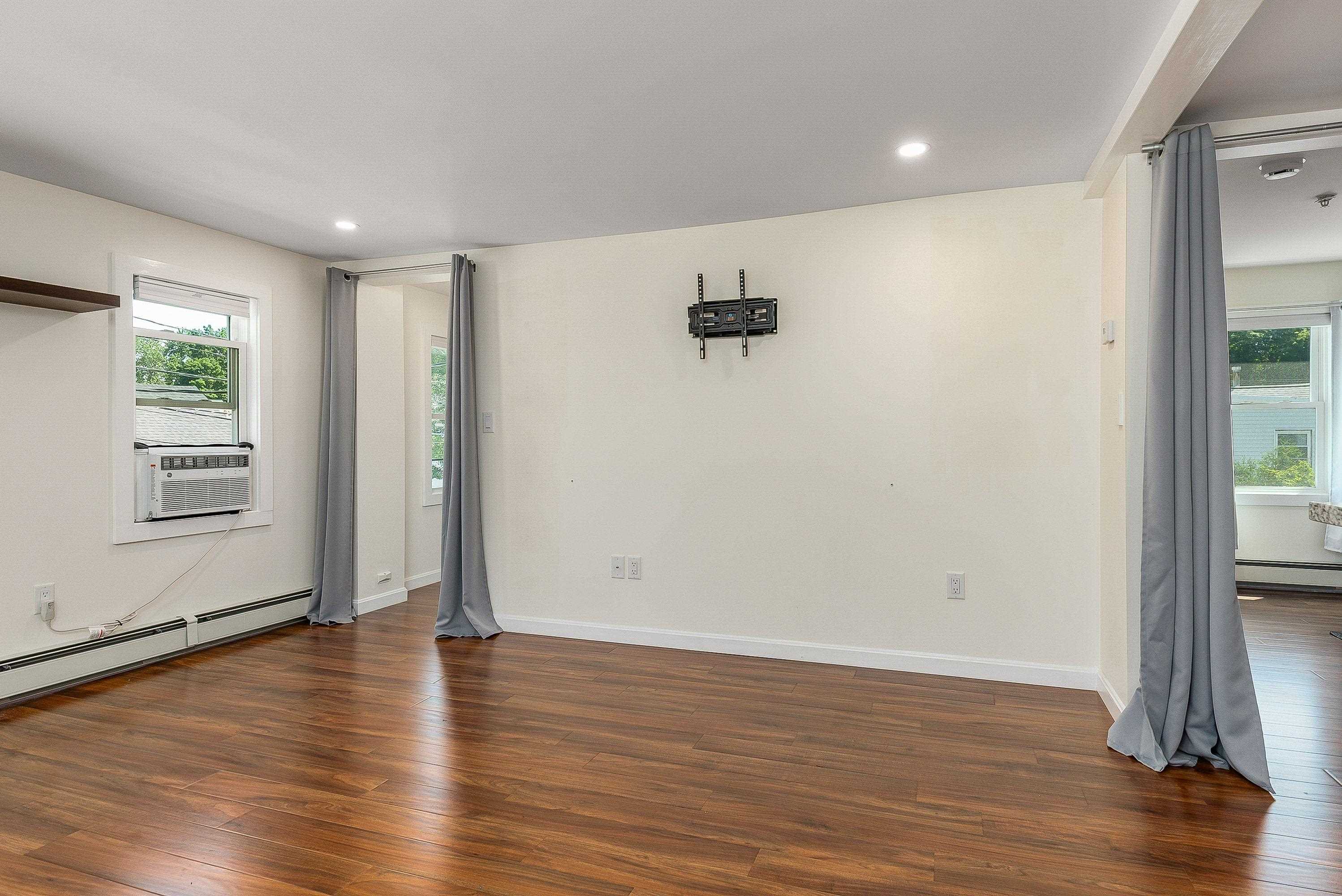 45 New York Street Property Photo 15