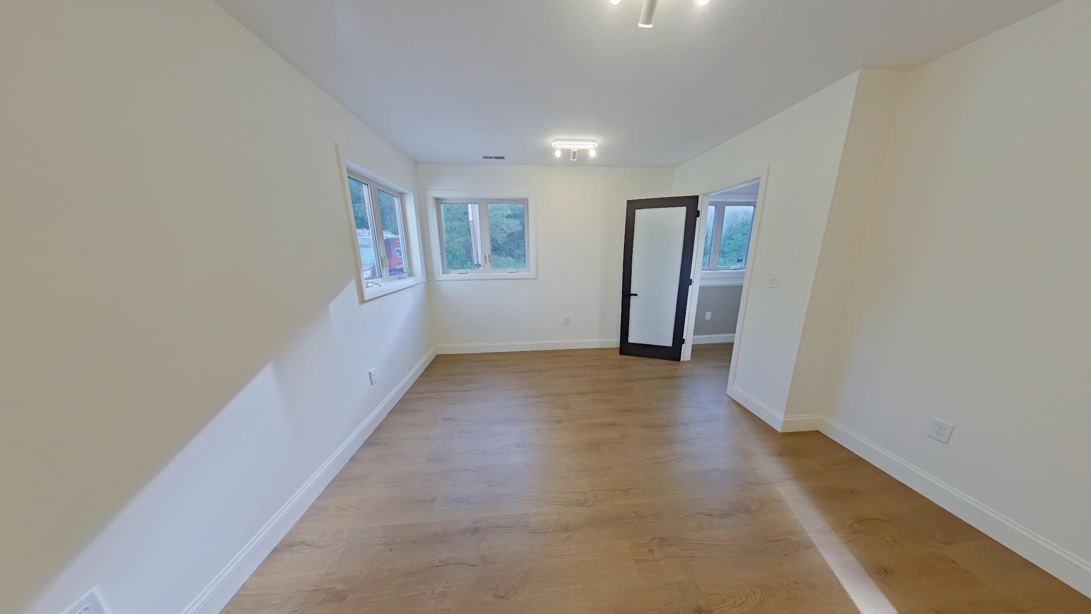 5 L Northern Boulevard Property Photo 4