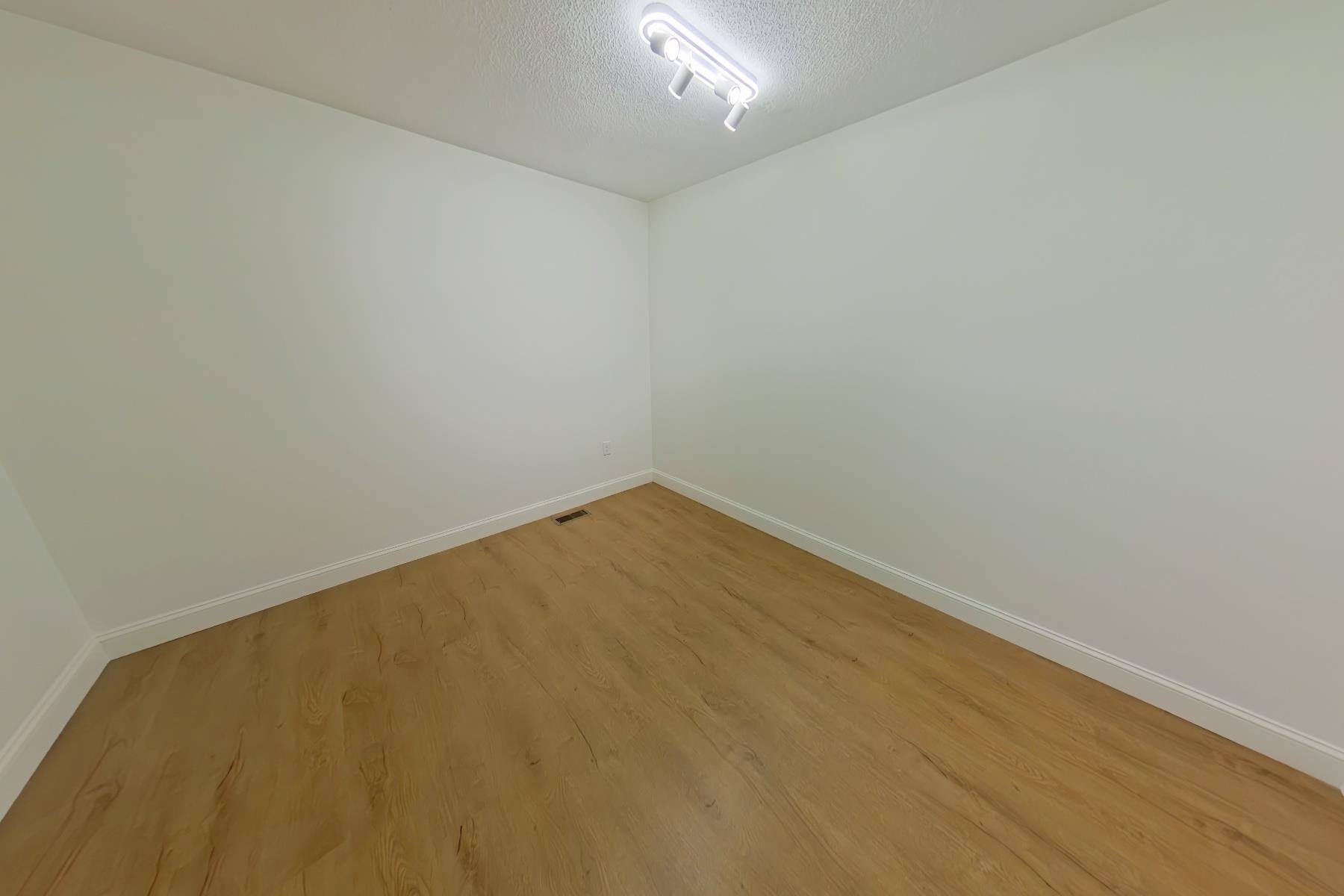 5 L Northern Boulevard Property Photo 8