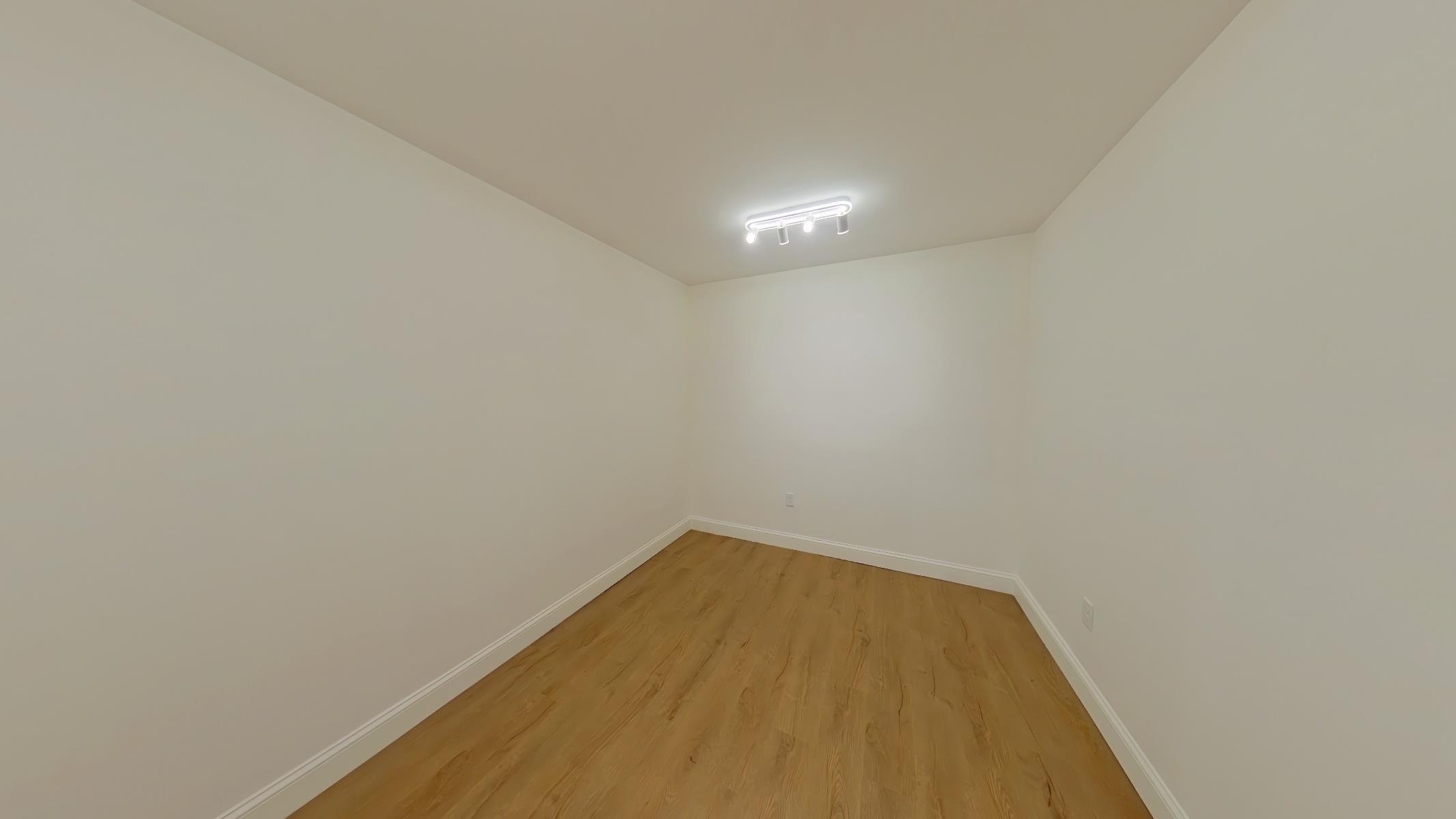 5 L Northern Boulevard Property Photo 9