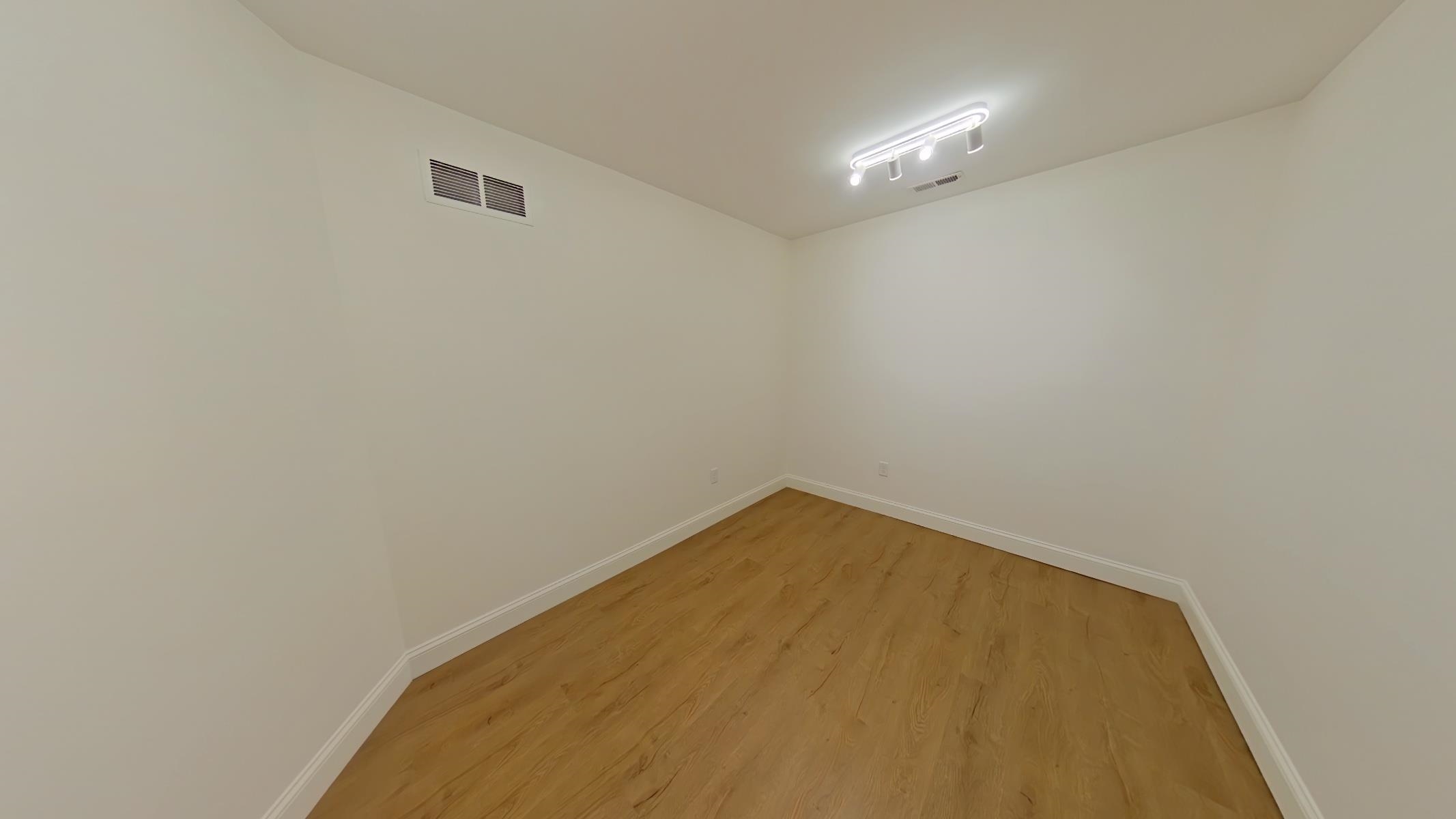5 L Northern Boulevard Property Photo 10