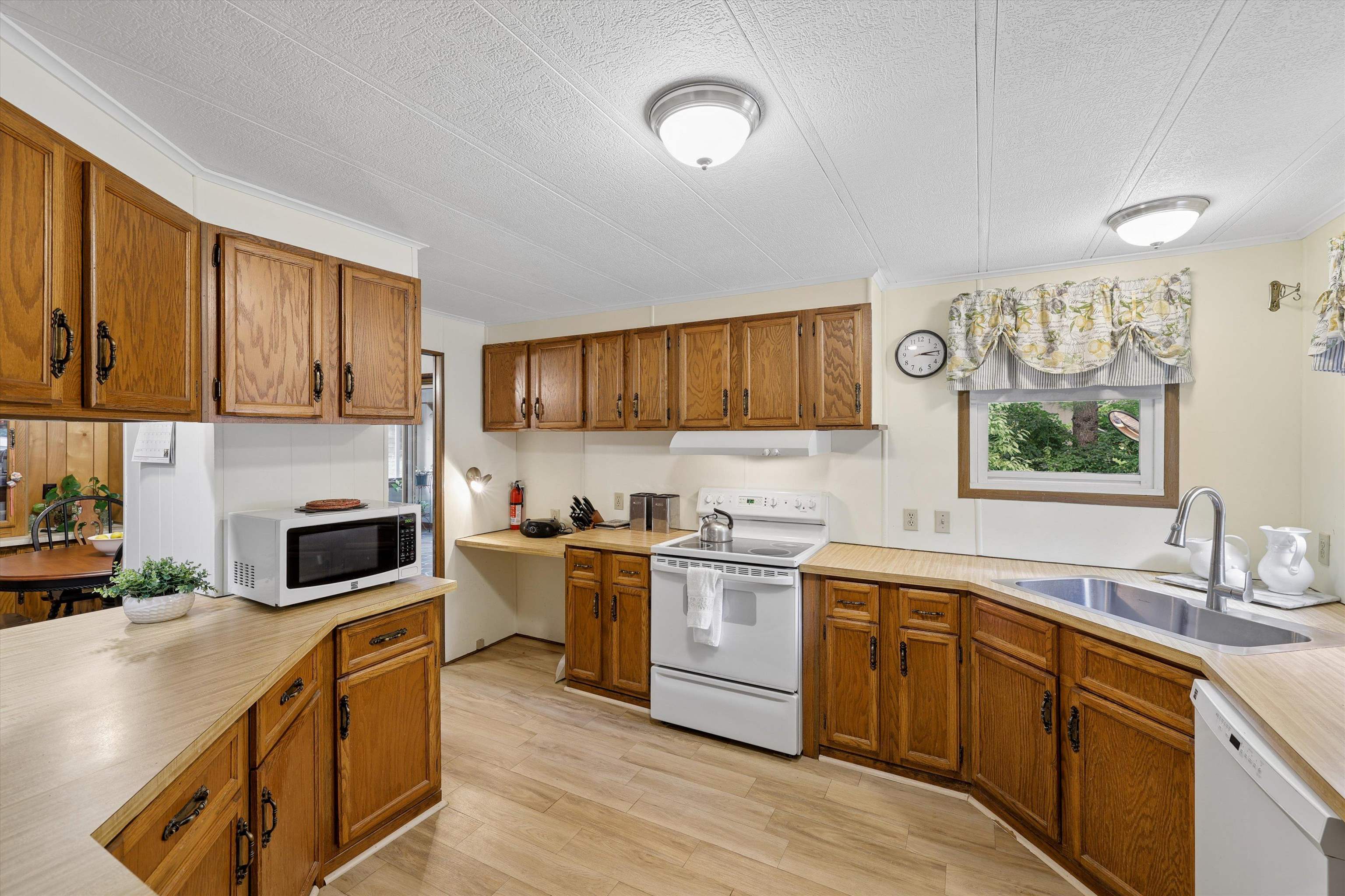 46 Edgewood Drive Property Photo 3