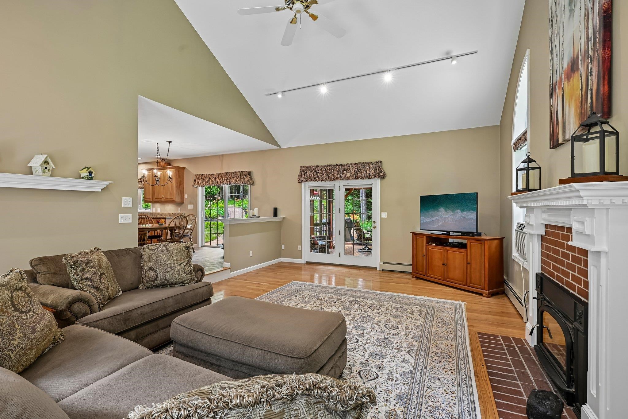15 Emerald Drive Property Photo 10