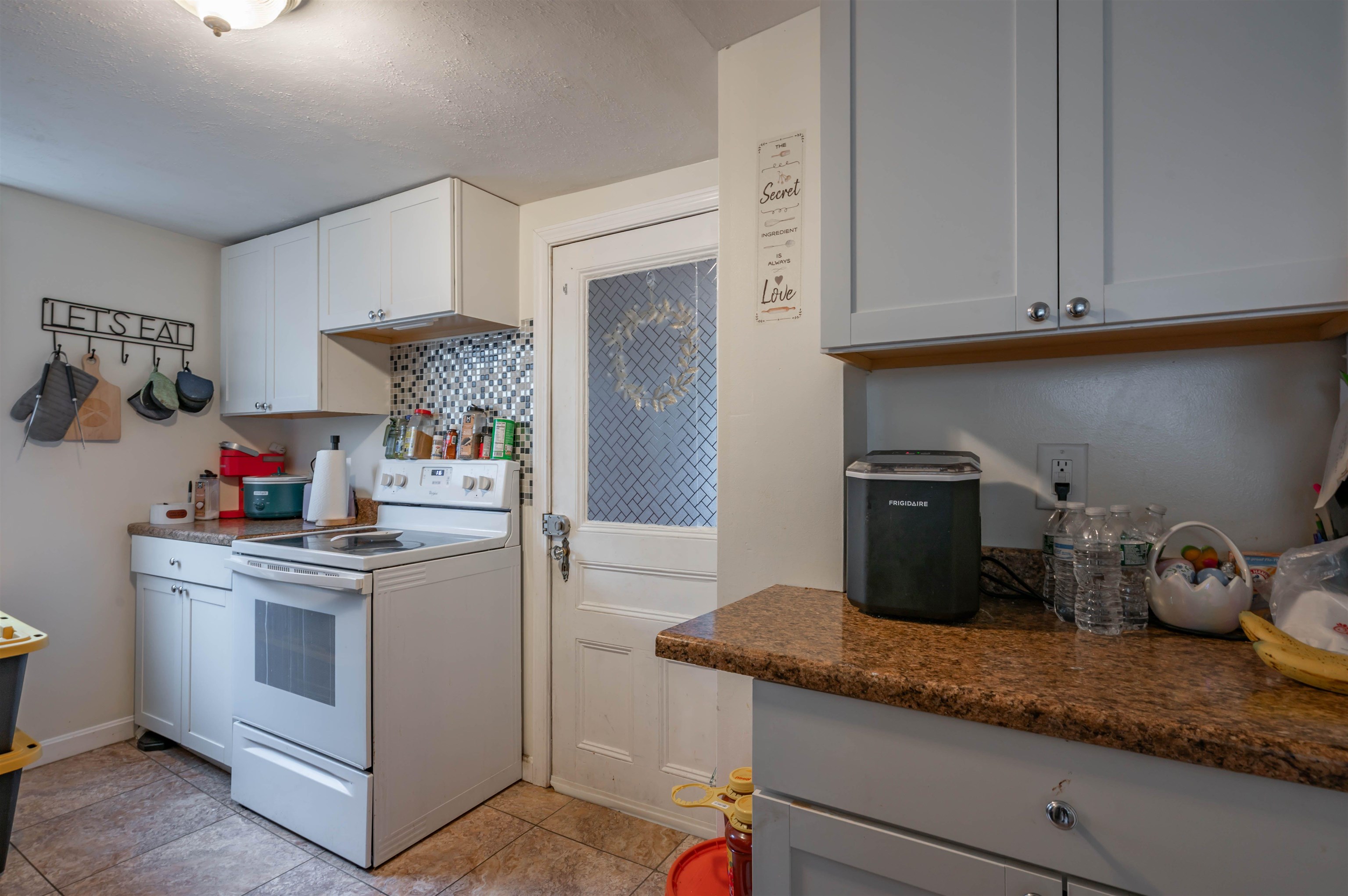 72 Palm Street Property Photo 3