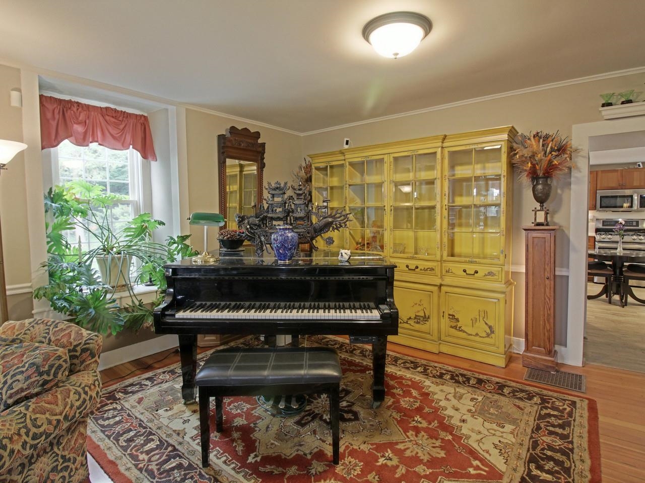 383 St. Albans Road Property Photo 4