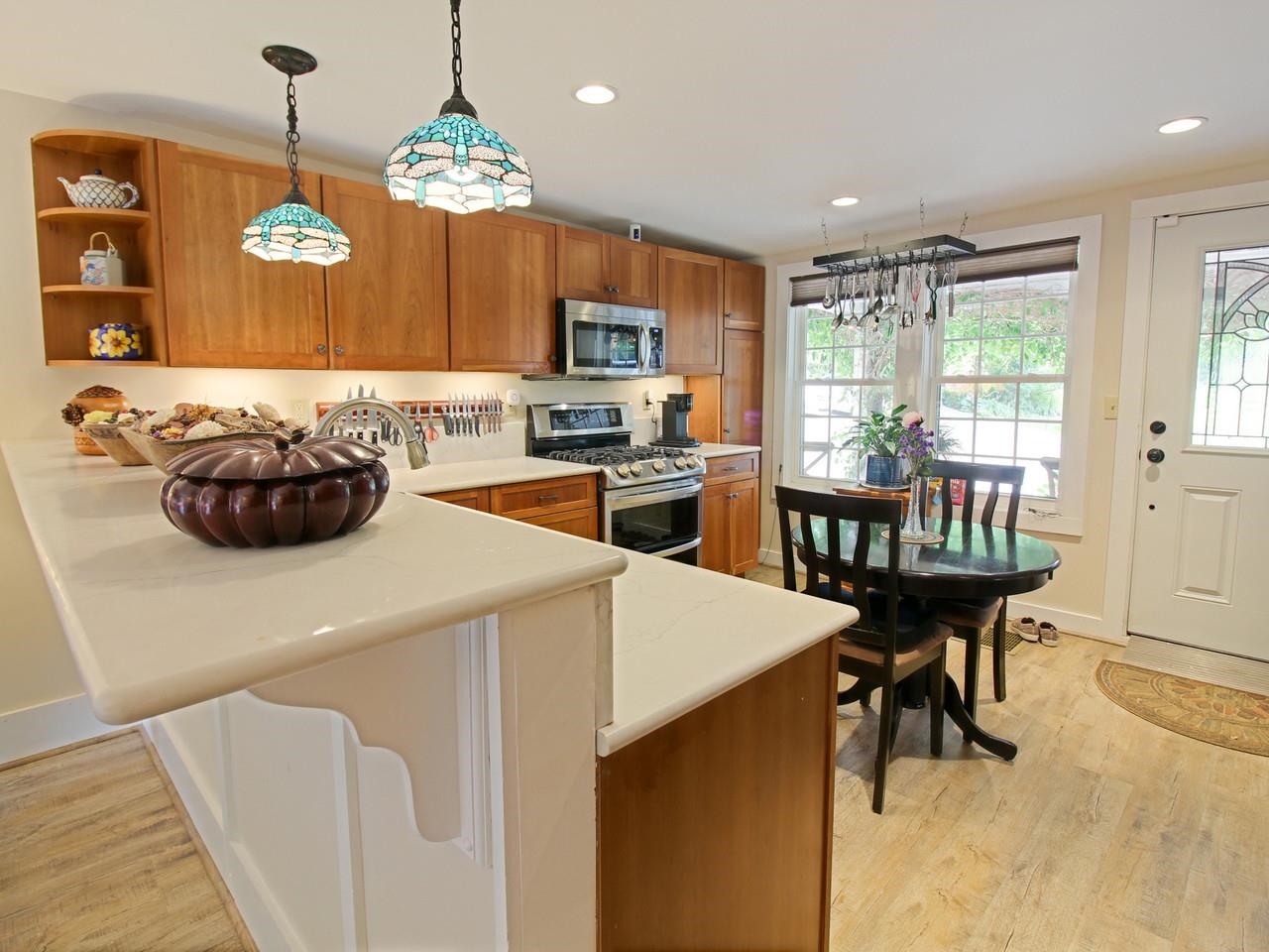383 St. Albans Road Property Photo 6