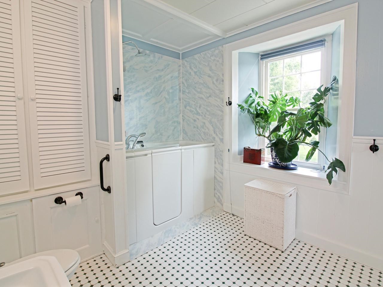383 St. Albans Road Property Photo 17