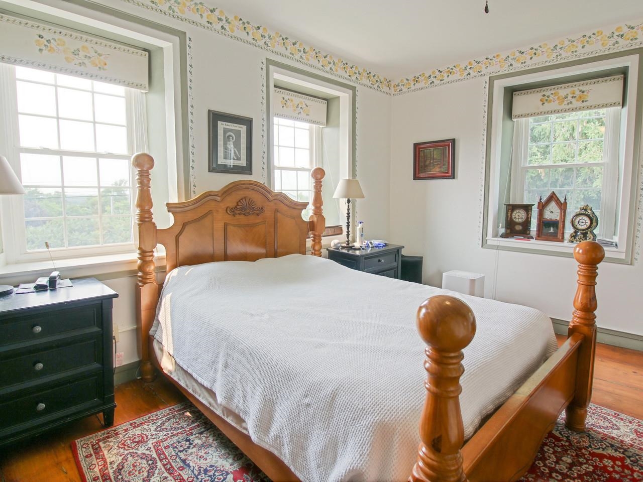 383 St. Albans Road Property Photo 18