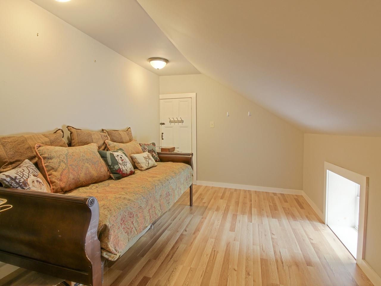 383 St. Albans Road Property Photo 22
