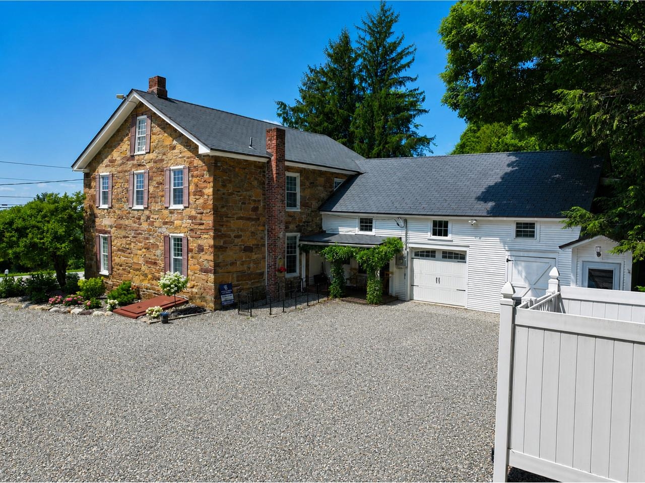 383 St. Albans Road Property Photo 46