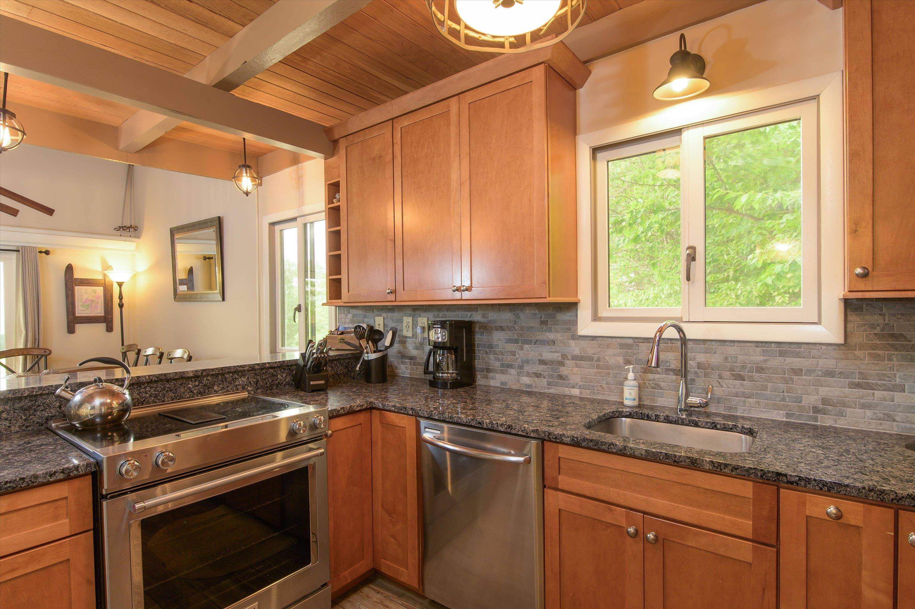 61 Rimrock Road Property Photo 10