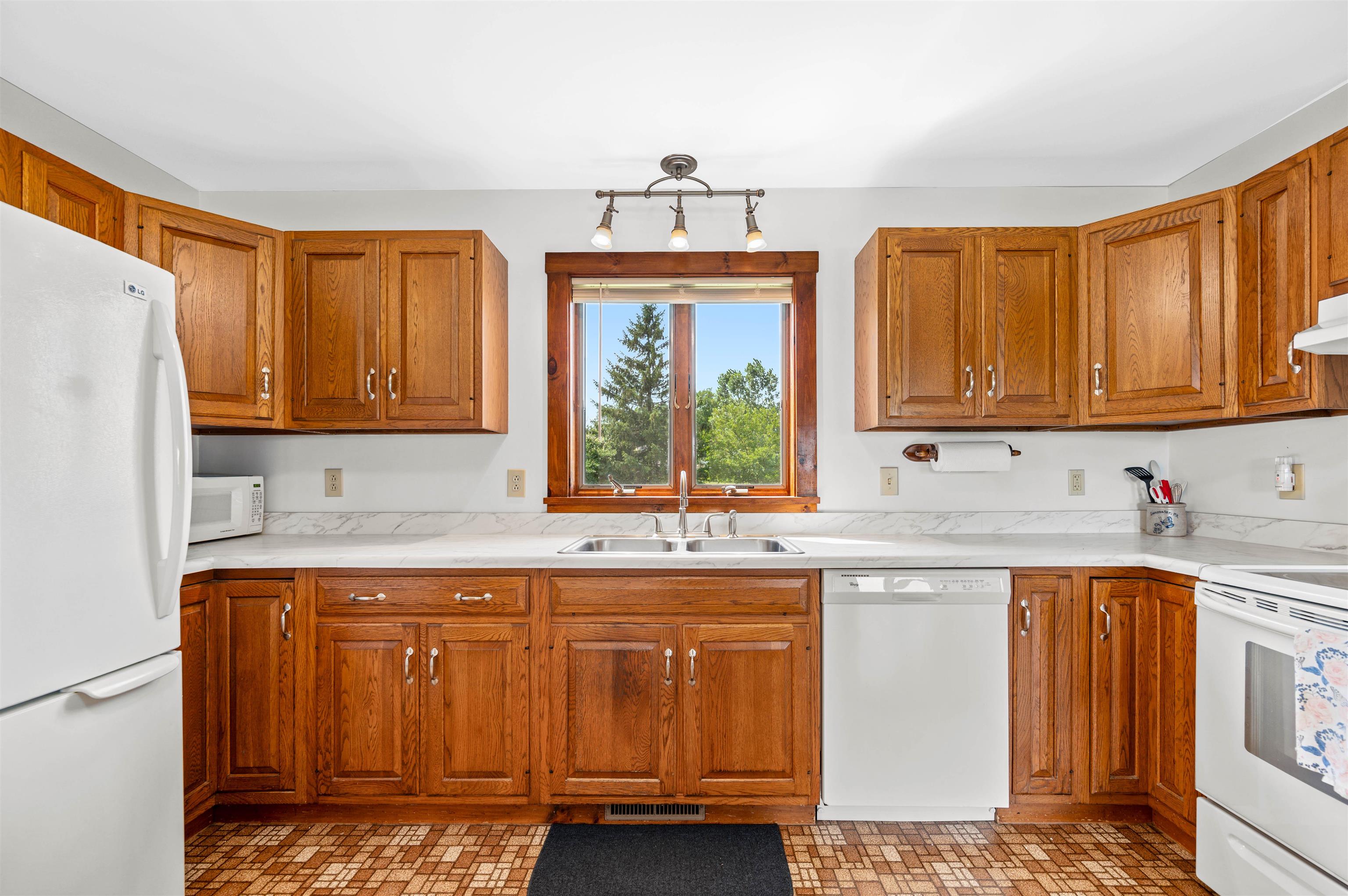 1000 Plank Road Property Photo 12