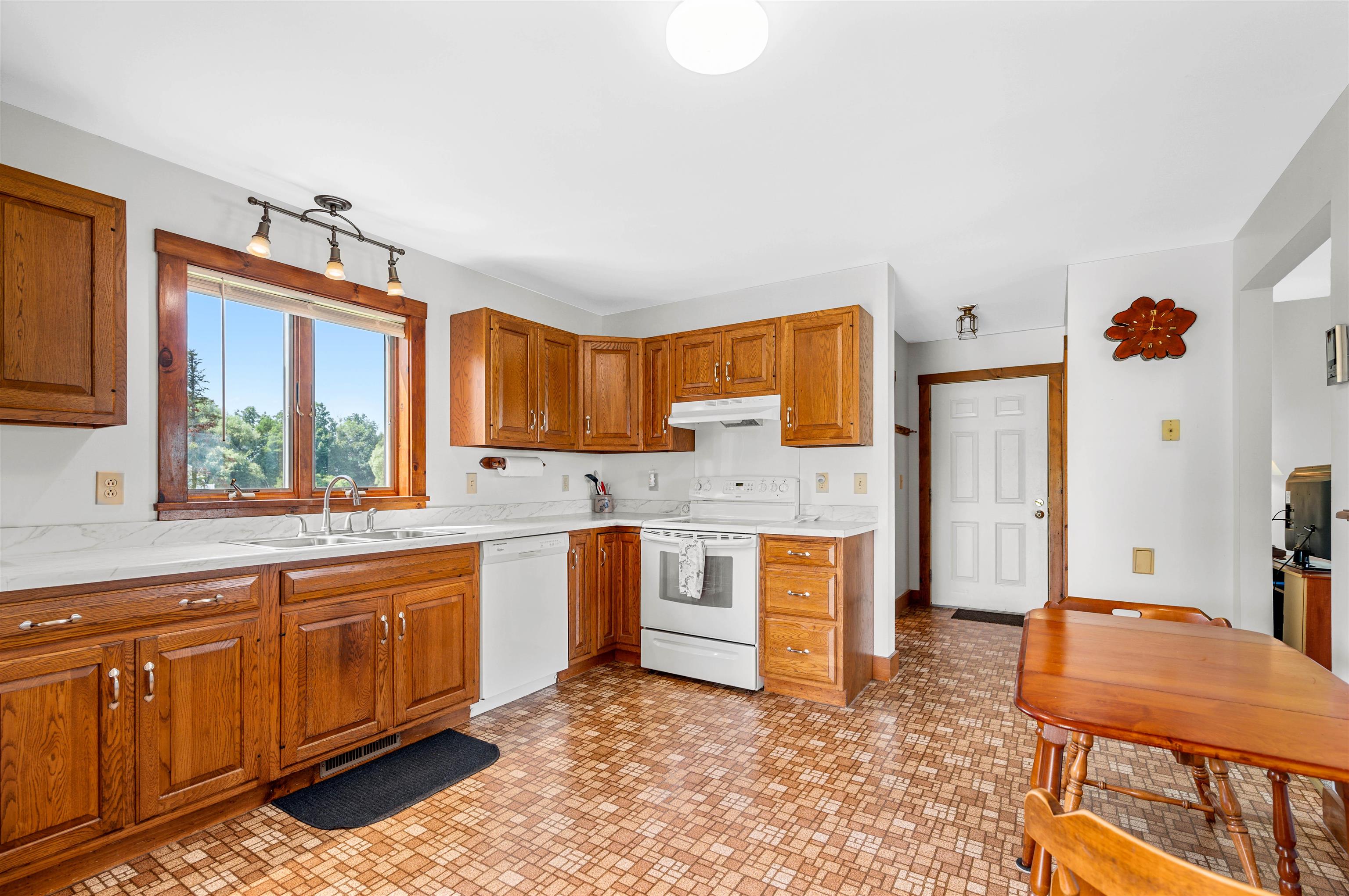 1000 Plank Road Property Photo 13