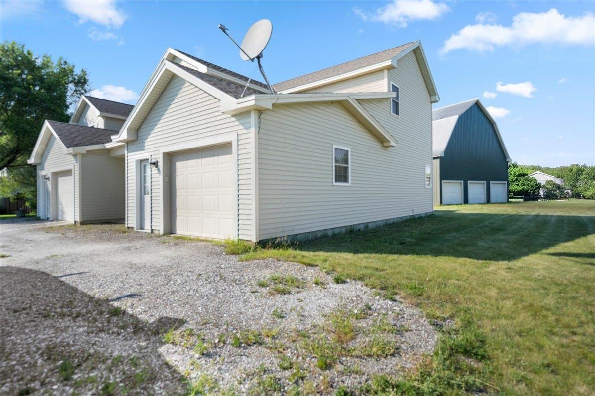 1002 Cook Road Property Photo 3