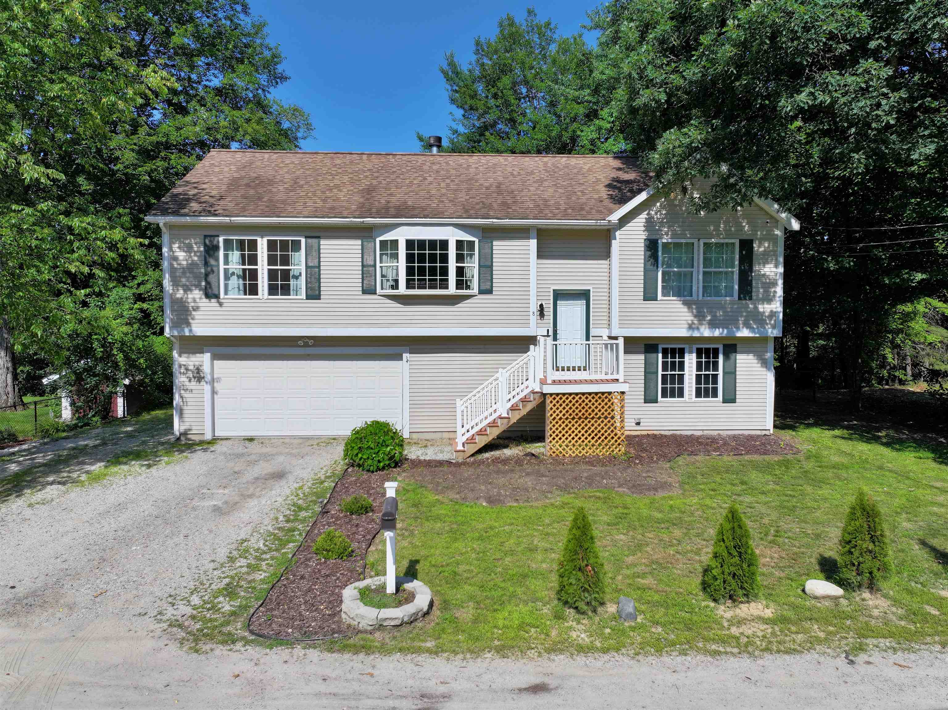 8 Riverside Drive Property Photo 2
