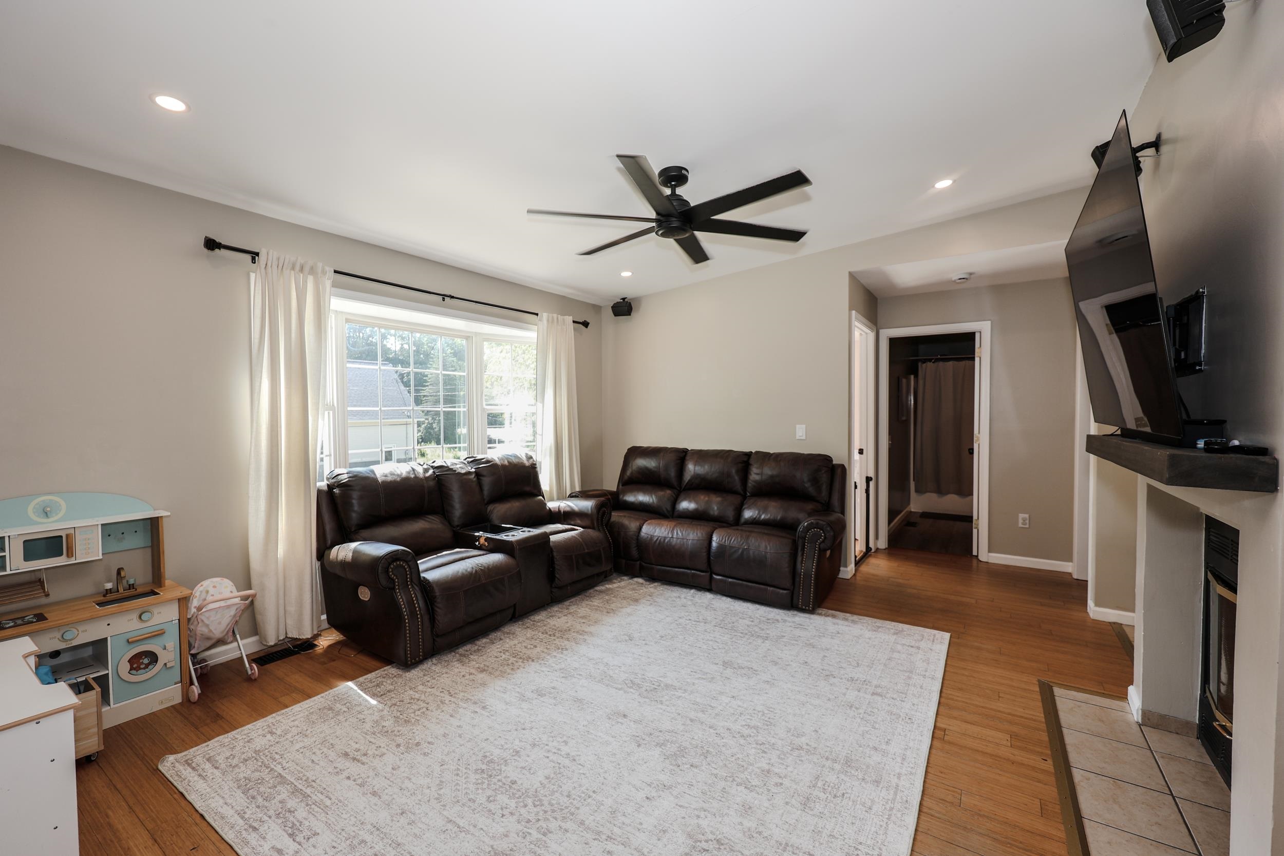 8 Riverside Drive Property Photo 9