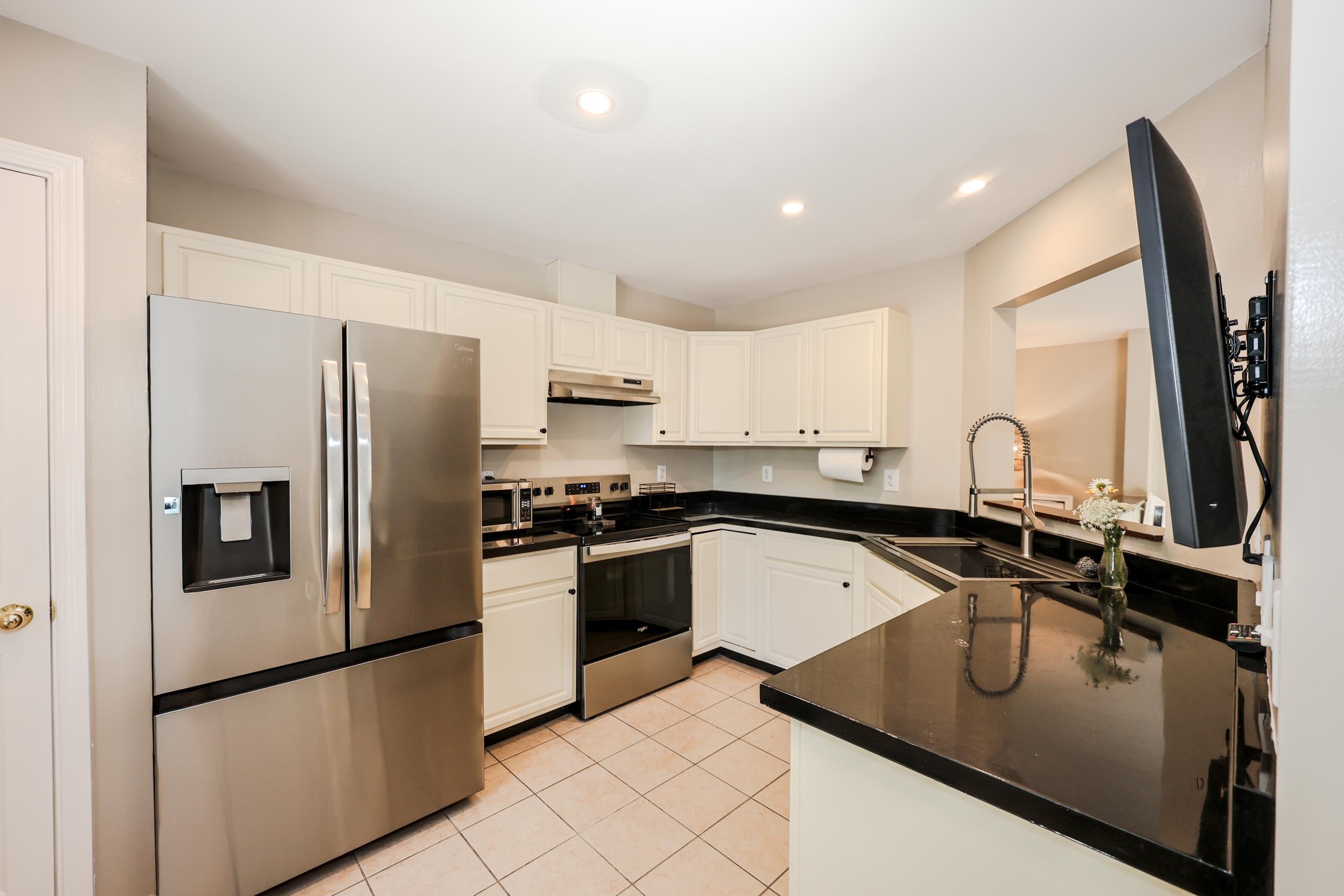 8 Riverside Drive Property Photo 14