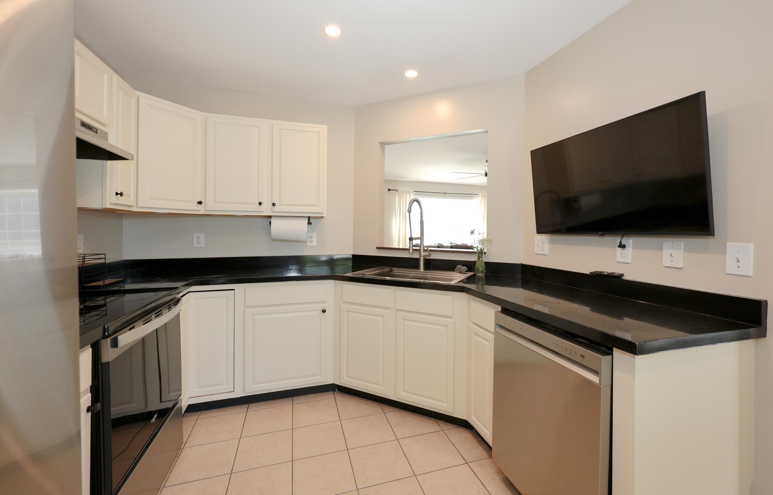8 Riverside Drive Property Photo 15