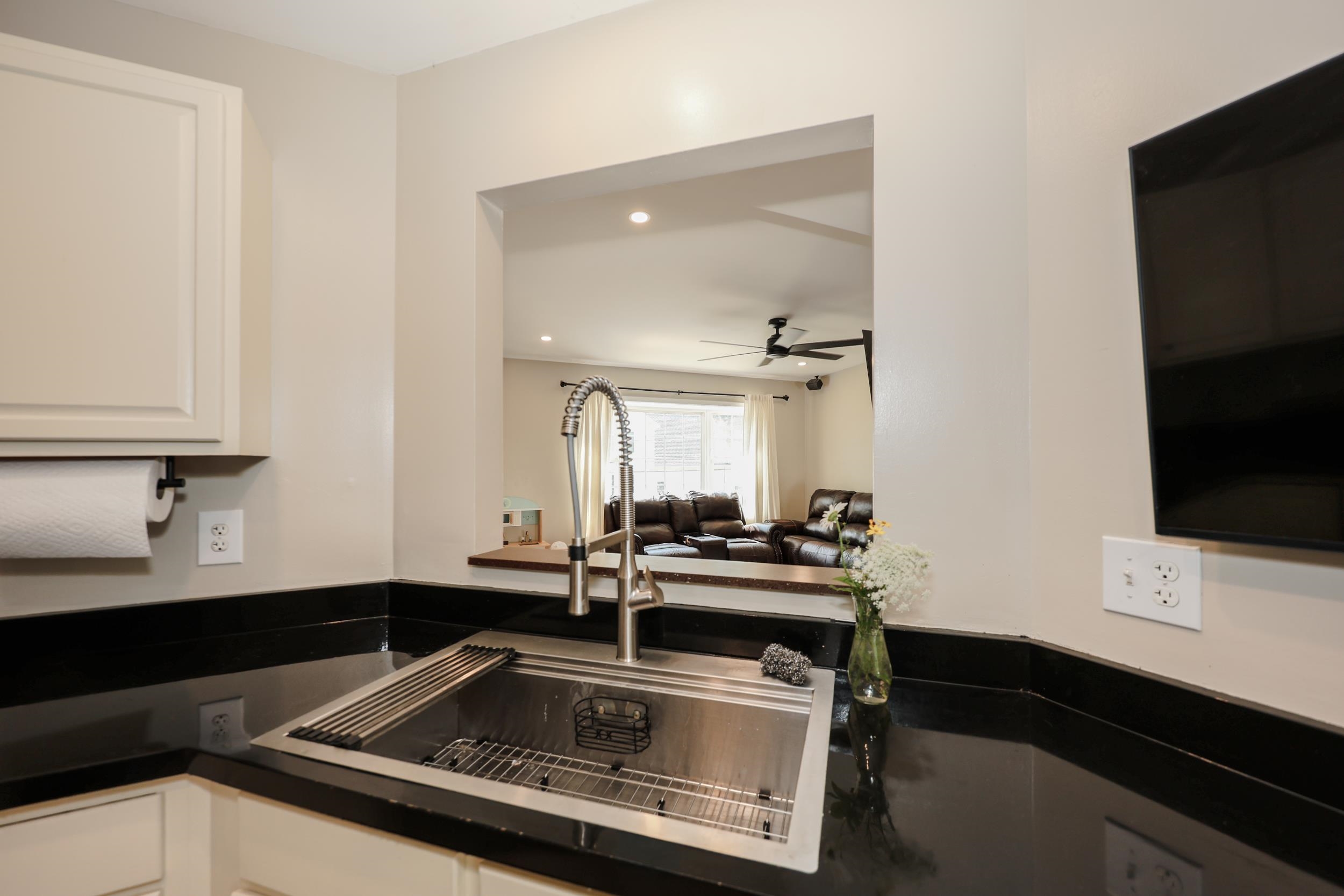 8 Riverside Drive Property Photo 16