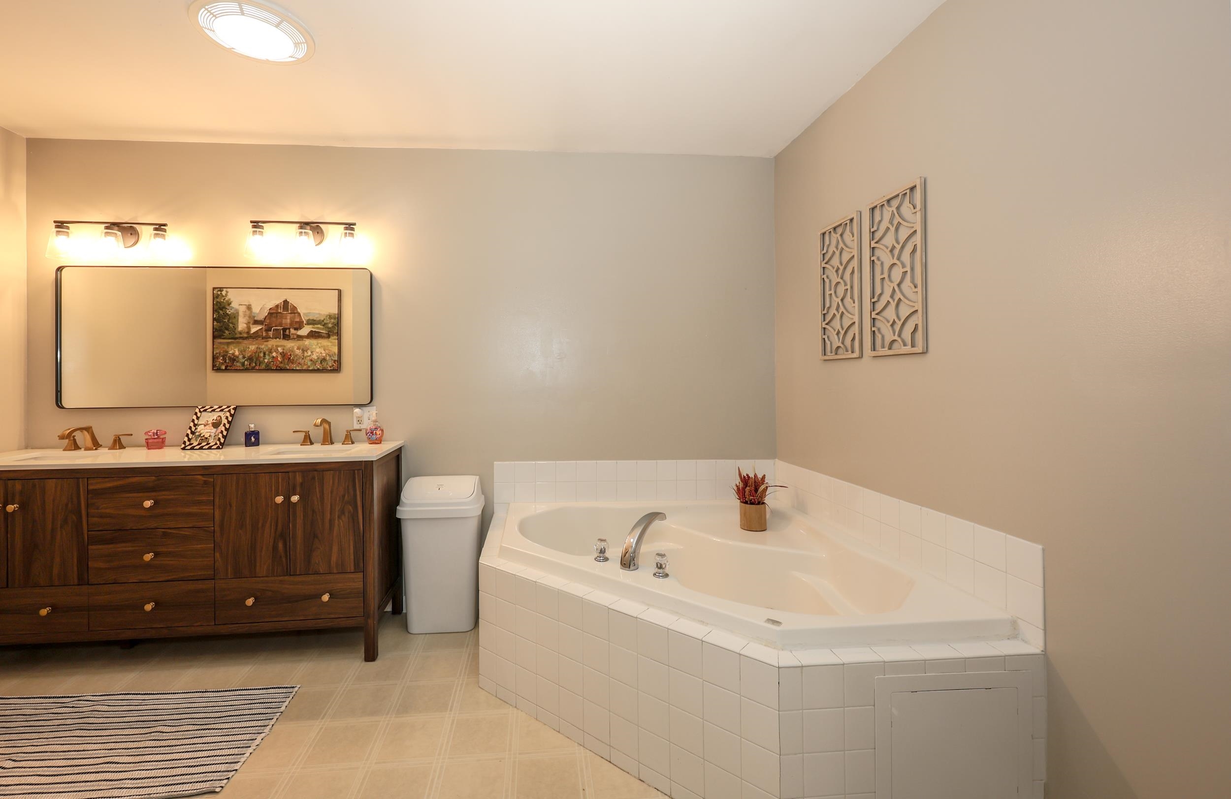 8 Riverside Drive Property Photo 22
