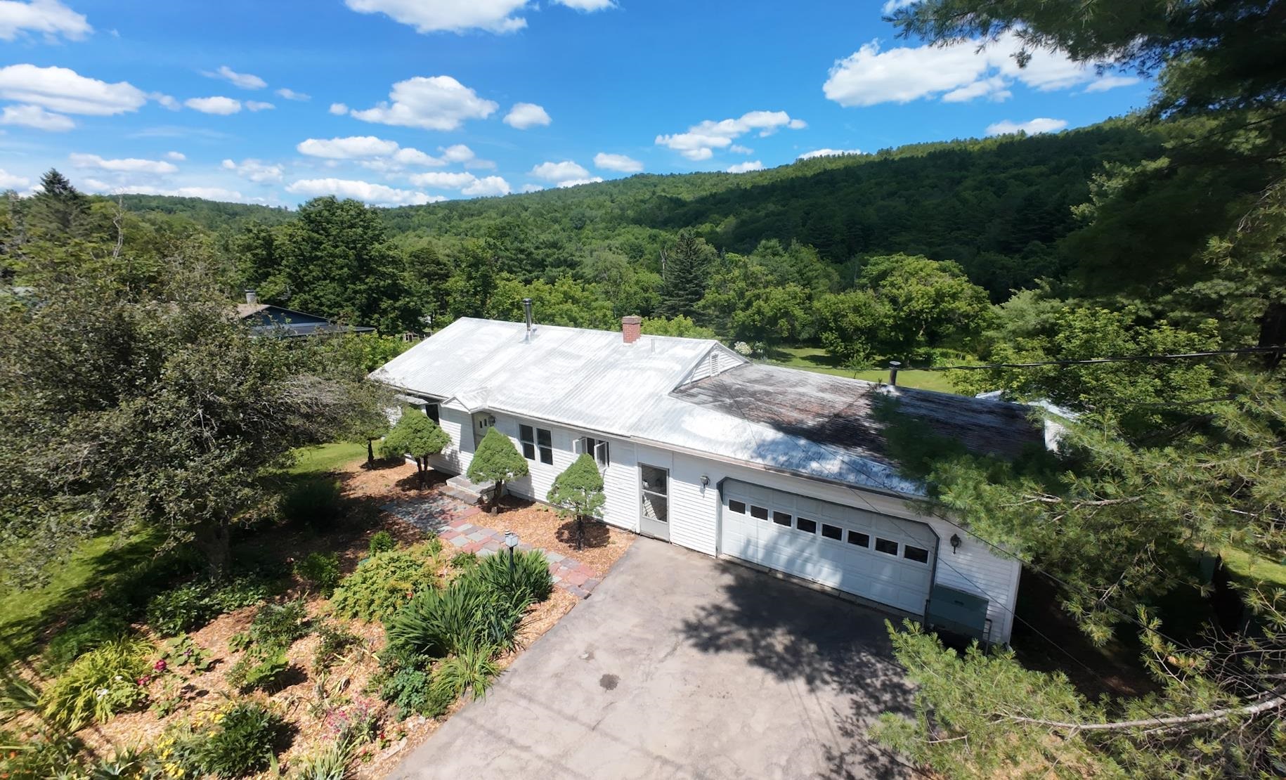 663 Elm Street Property Photo 2