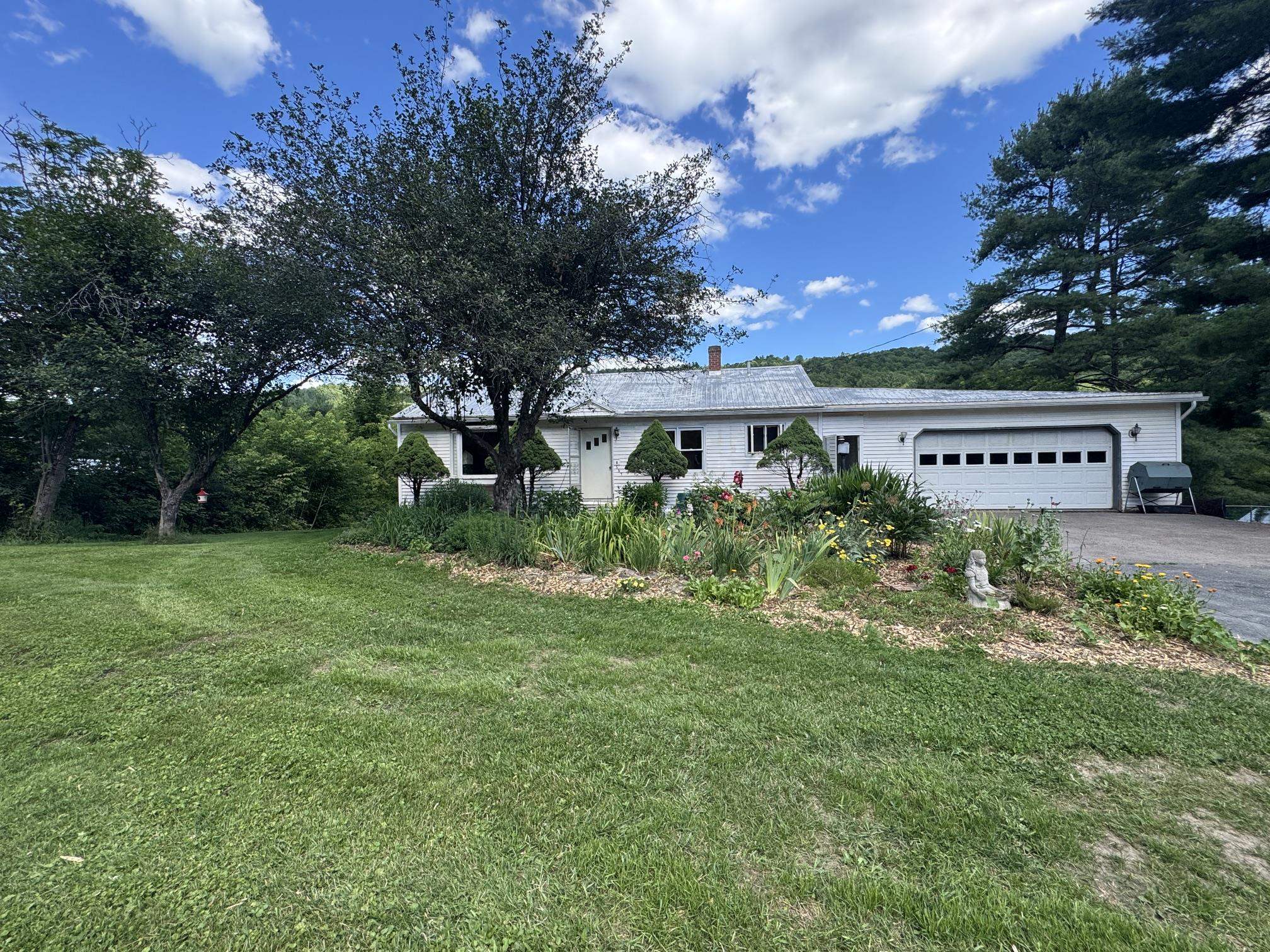 663 Elm Street Property Photo 3