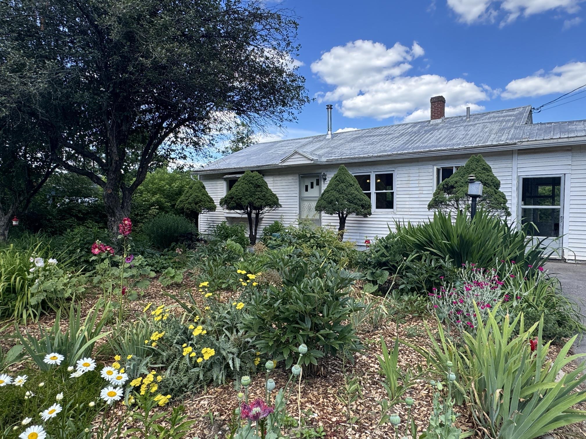 663 Elm Street Property Photo 4
