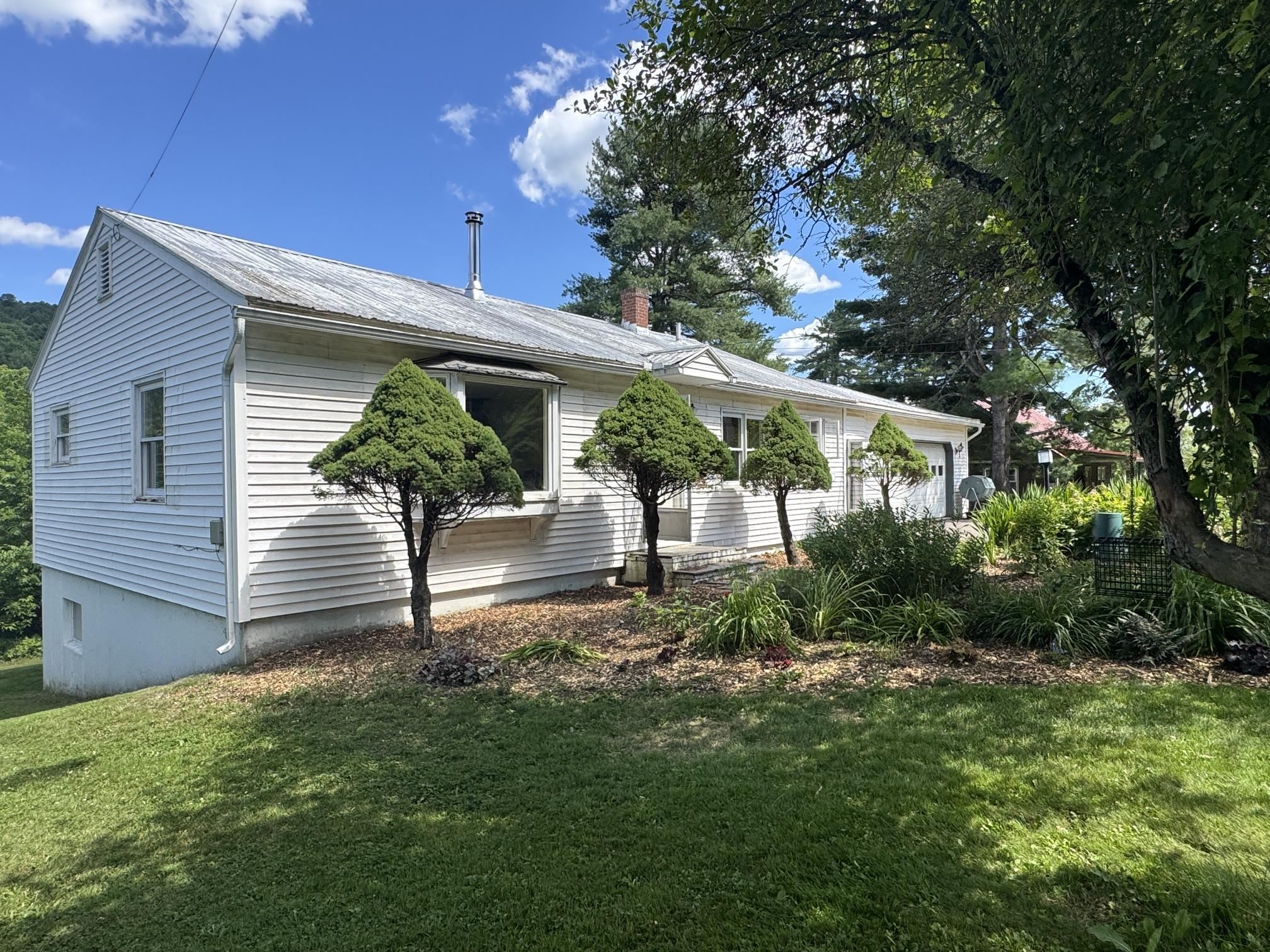 663 Elm Street Property Photo 5