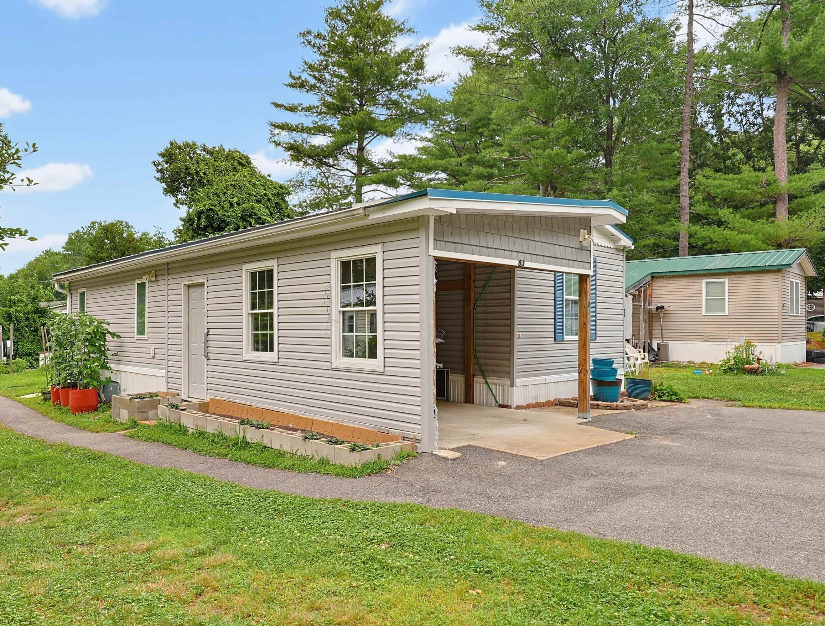 83 Boxwood Lane Property Photo 2