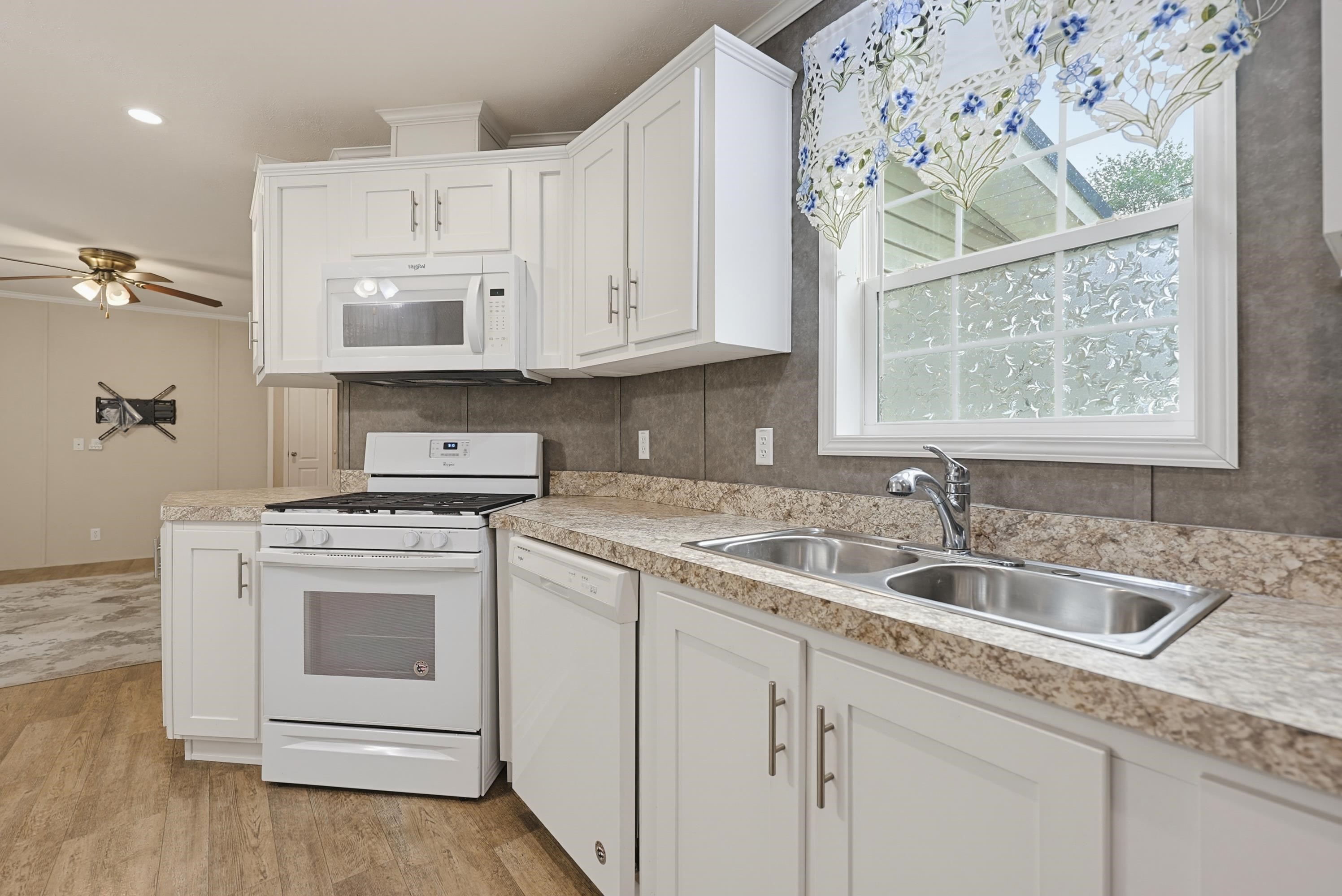83 Boxwood Lane Property Photo 13