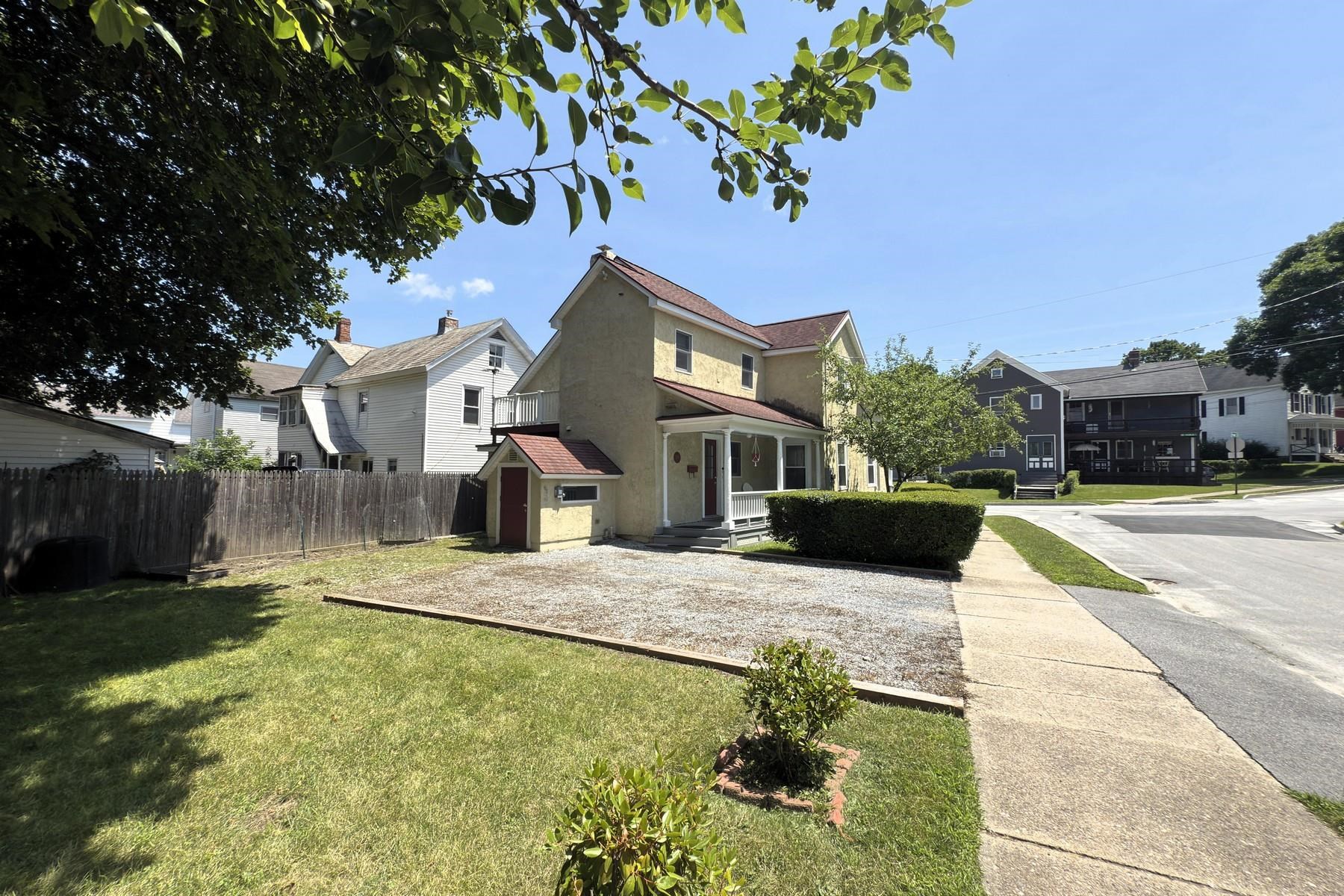 99 Franklin Street Property Photo 5