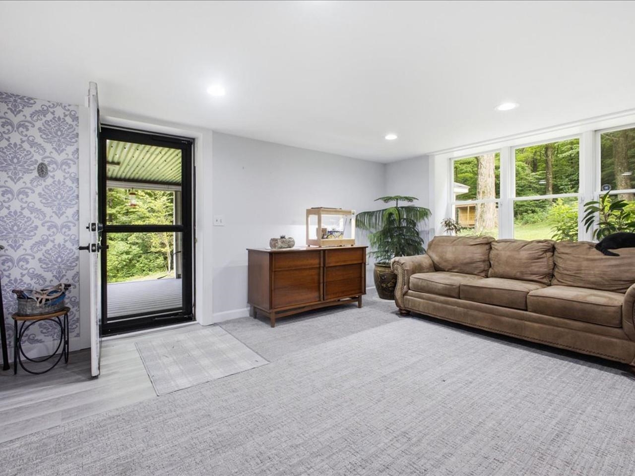 1093 East Hill Road Property Photo 12