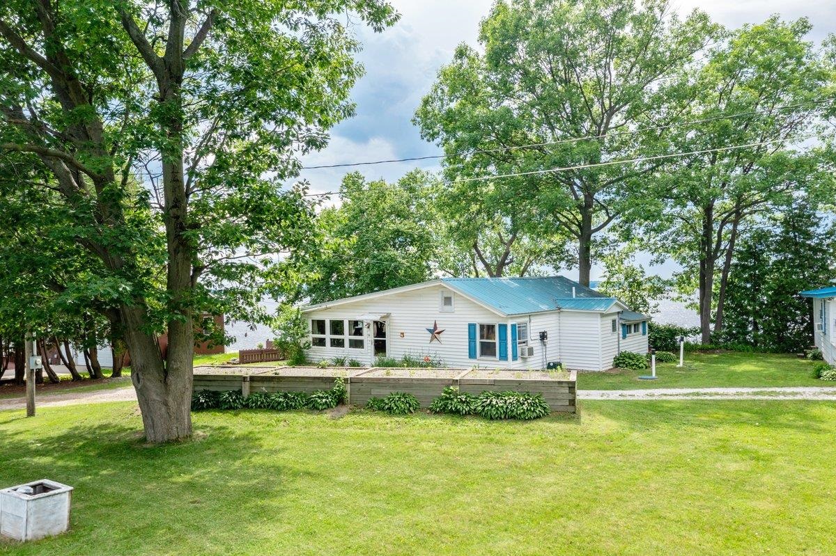 158 Lakewood Drive Property Photo 1