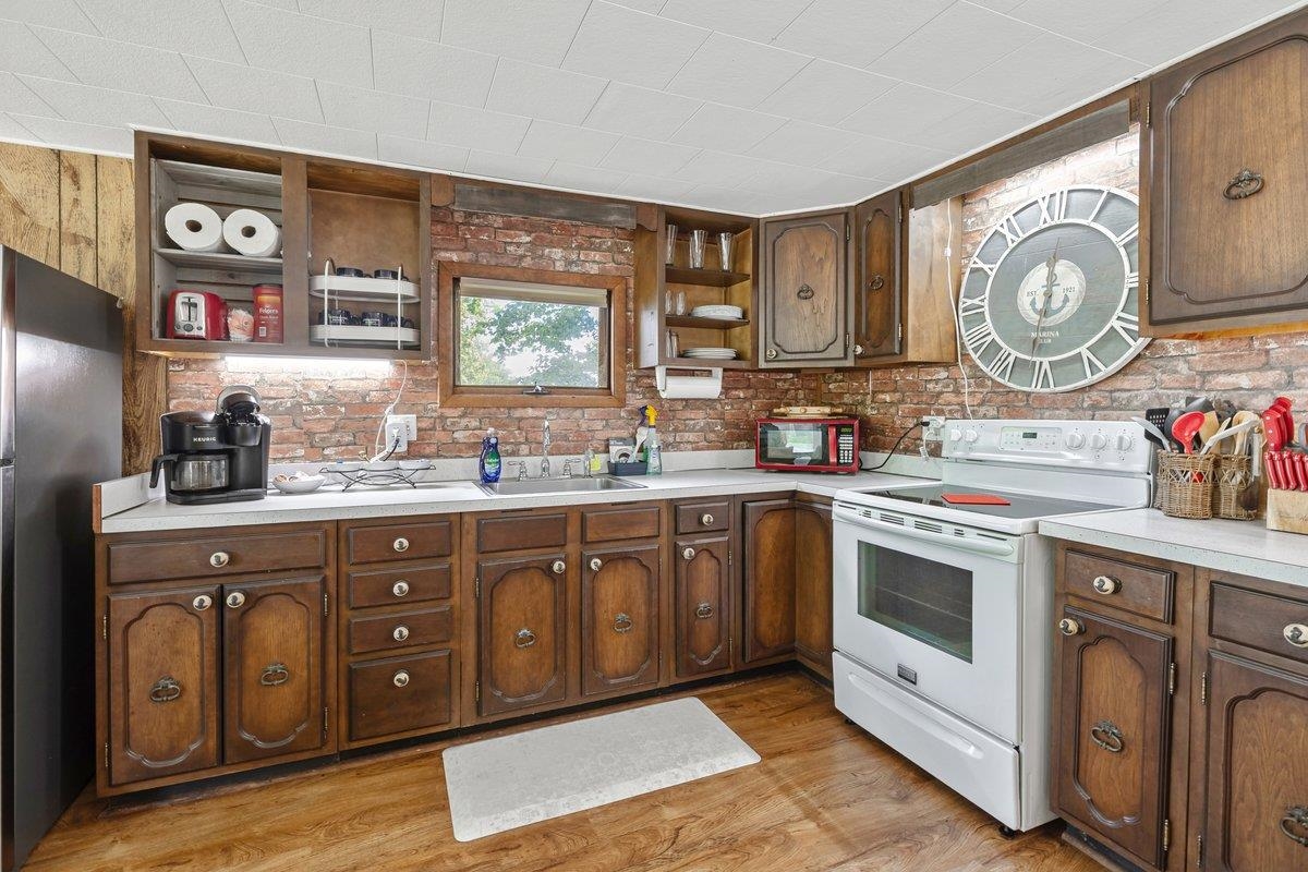 158 Lakewood Drive Property Photo 8