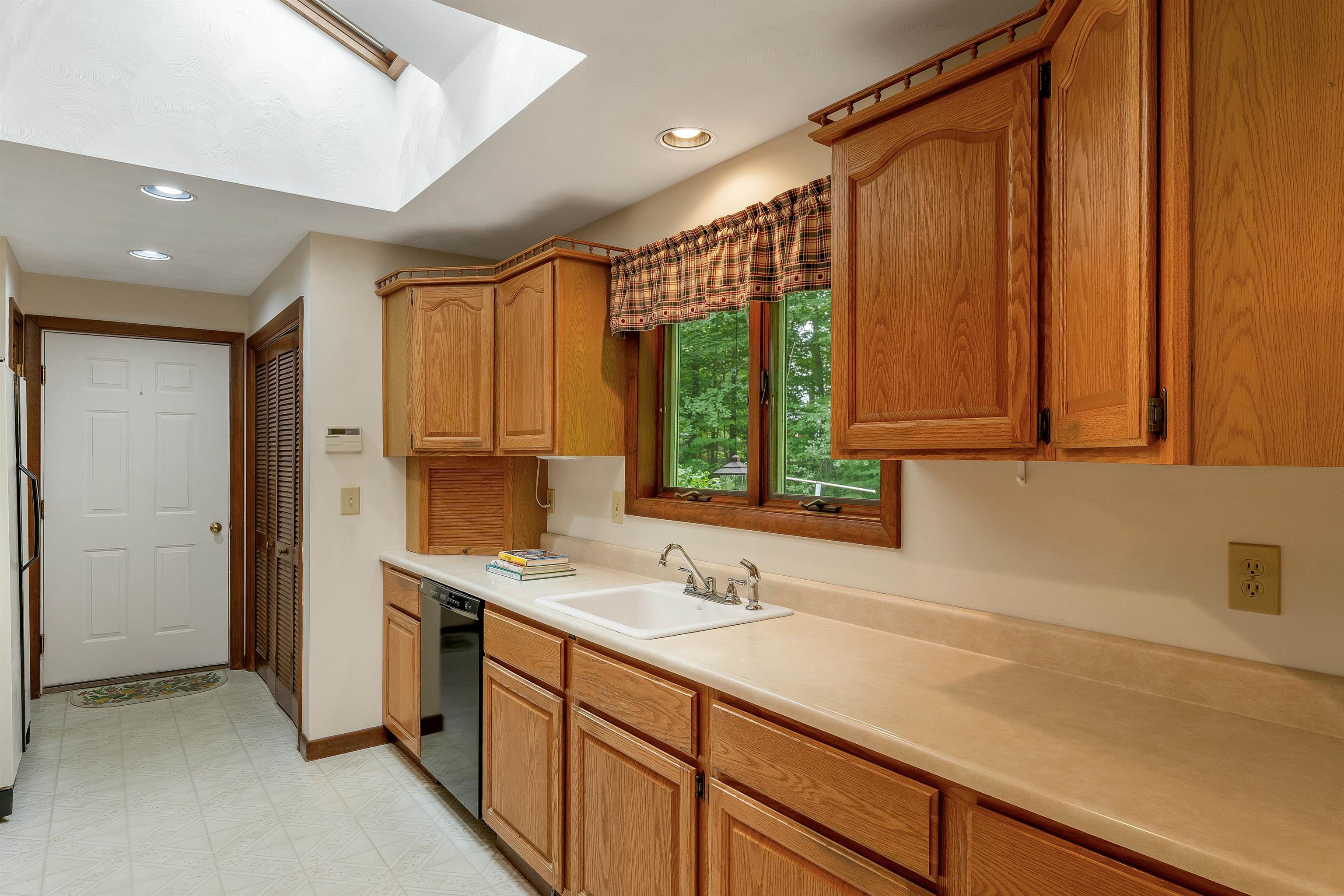 23 Cross Lane Property Photo 20