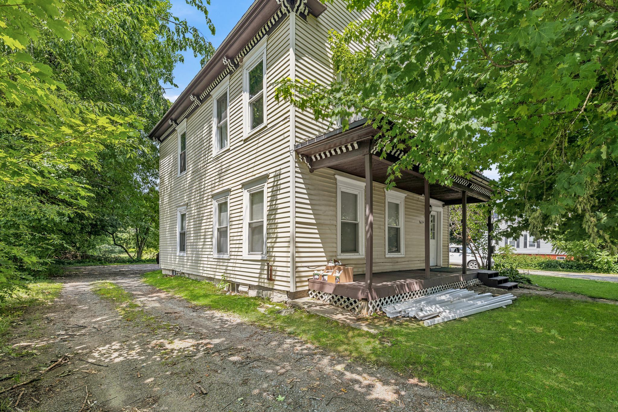 20 Railroad Street Property Photo 9