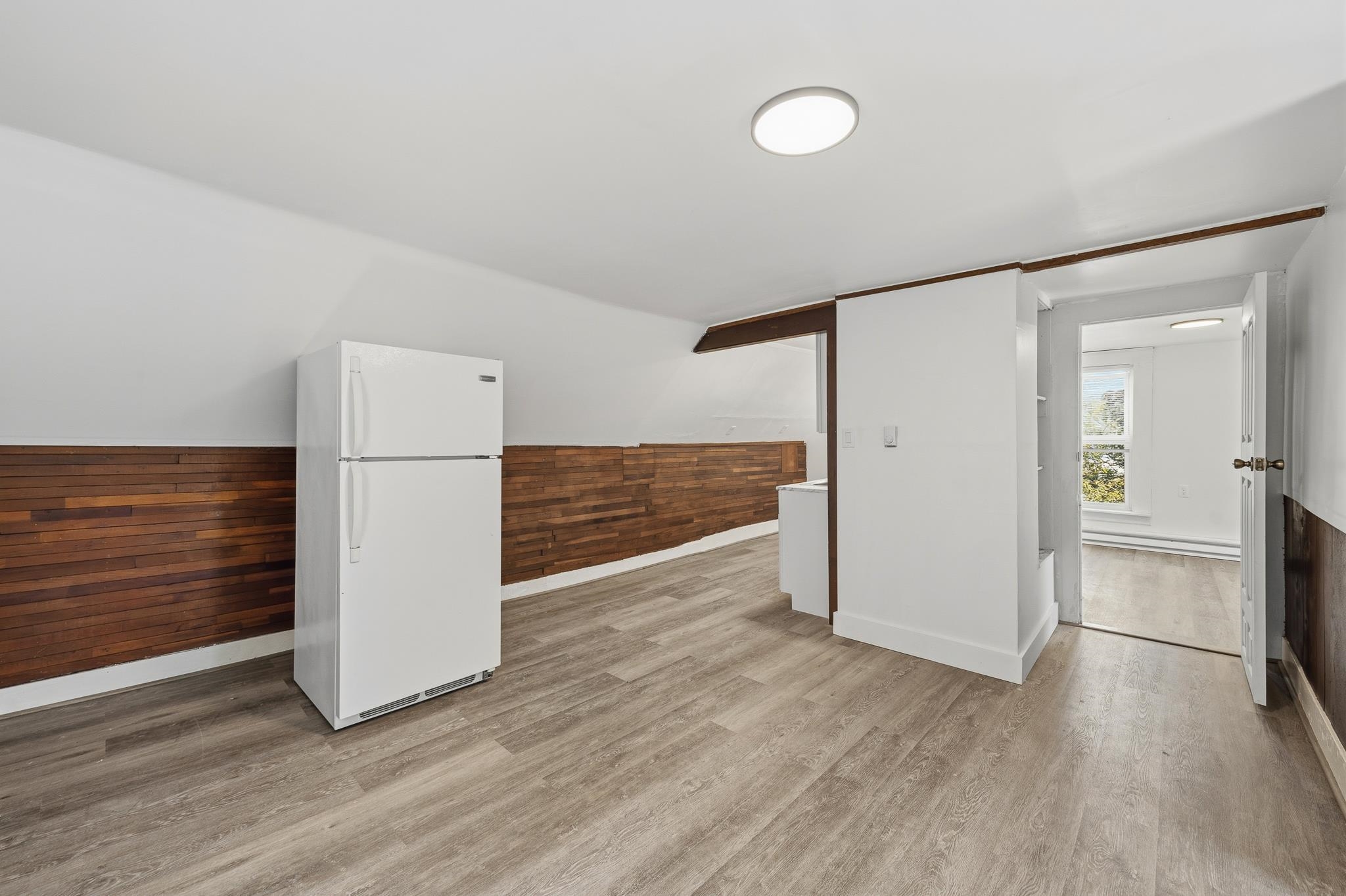 20 Railroad Street Property Photo 13
