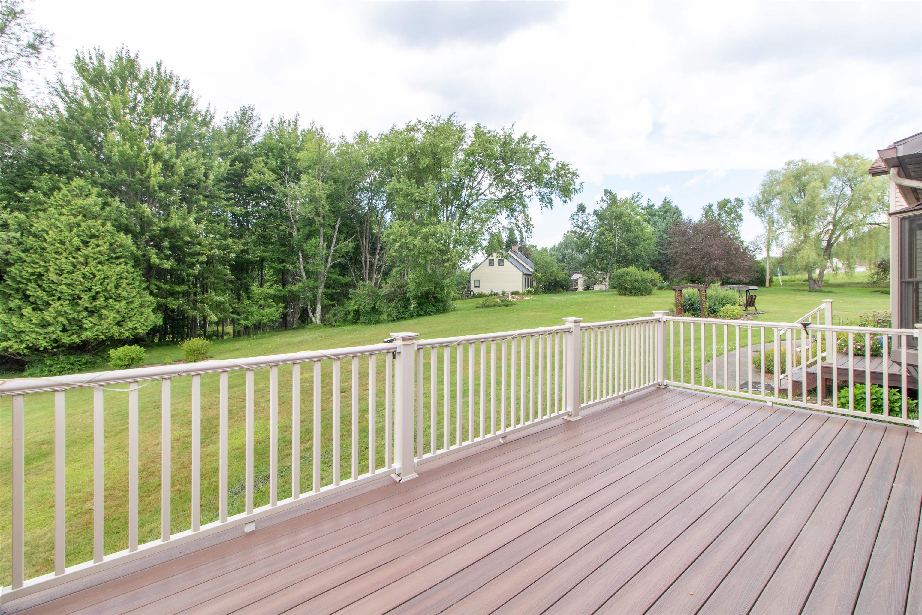 190 Lakeview Drive Property Photo 17