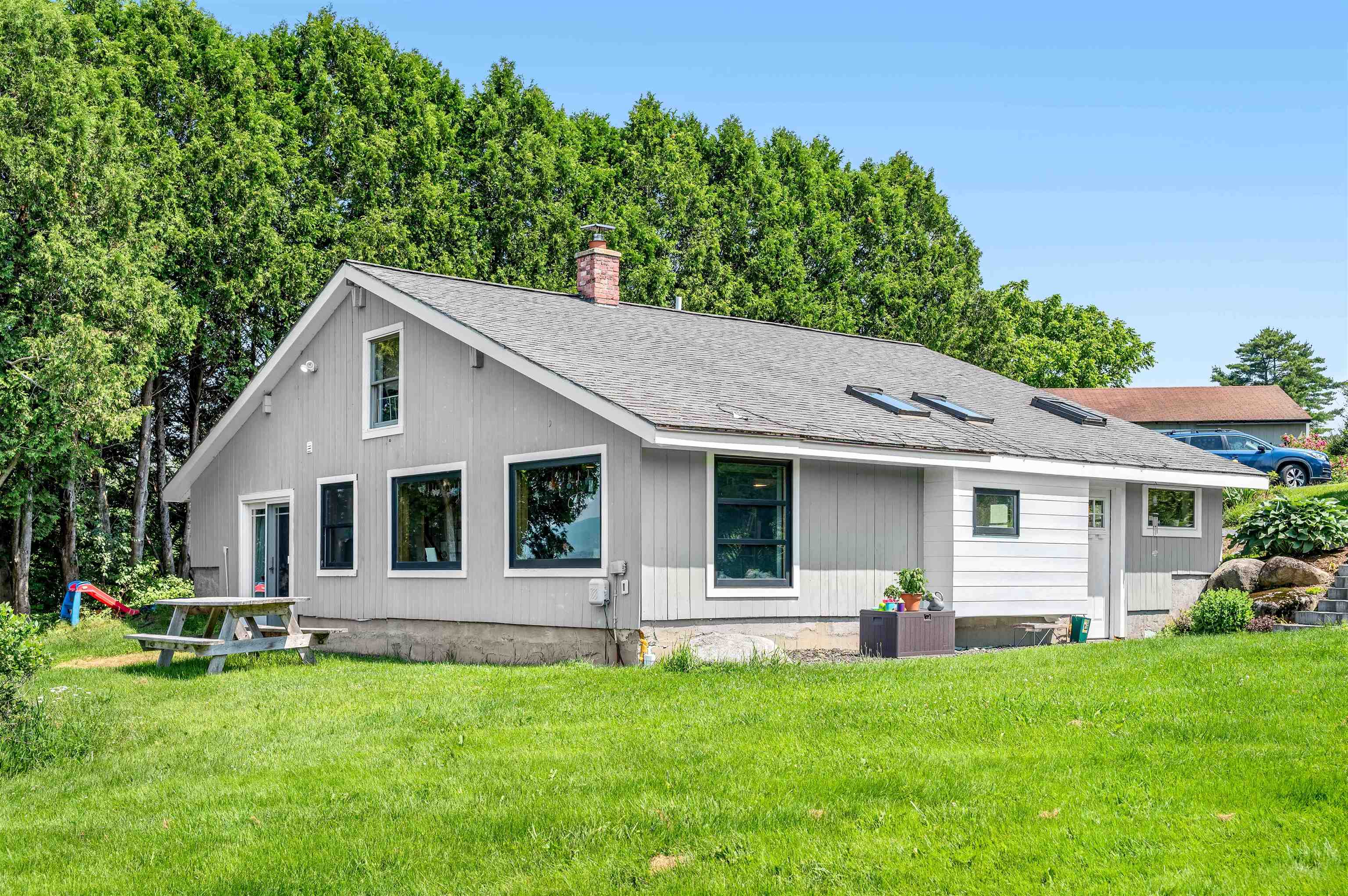 2113 Max Gray Road Property Photo 4