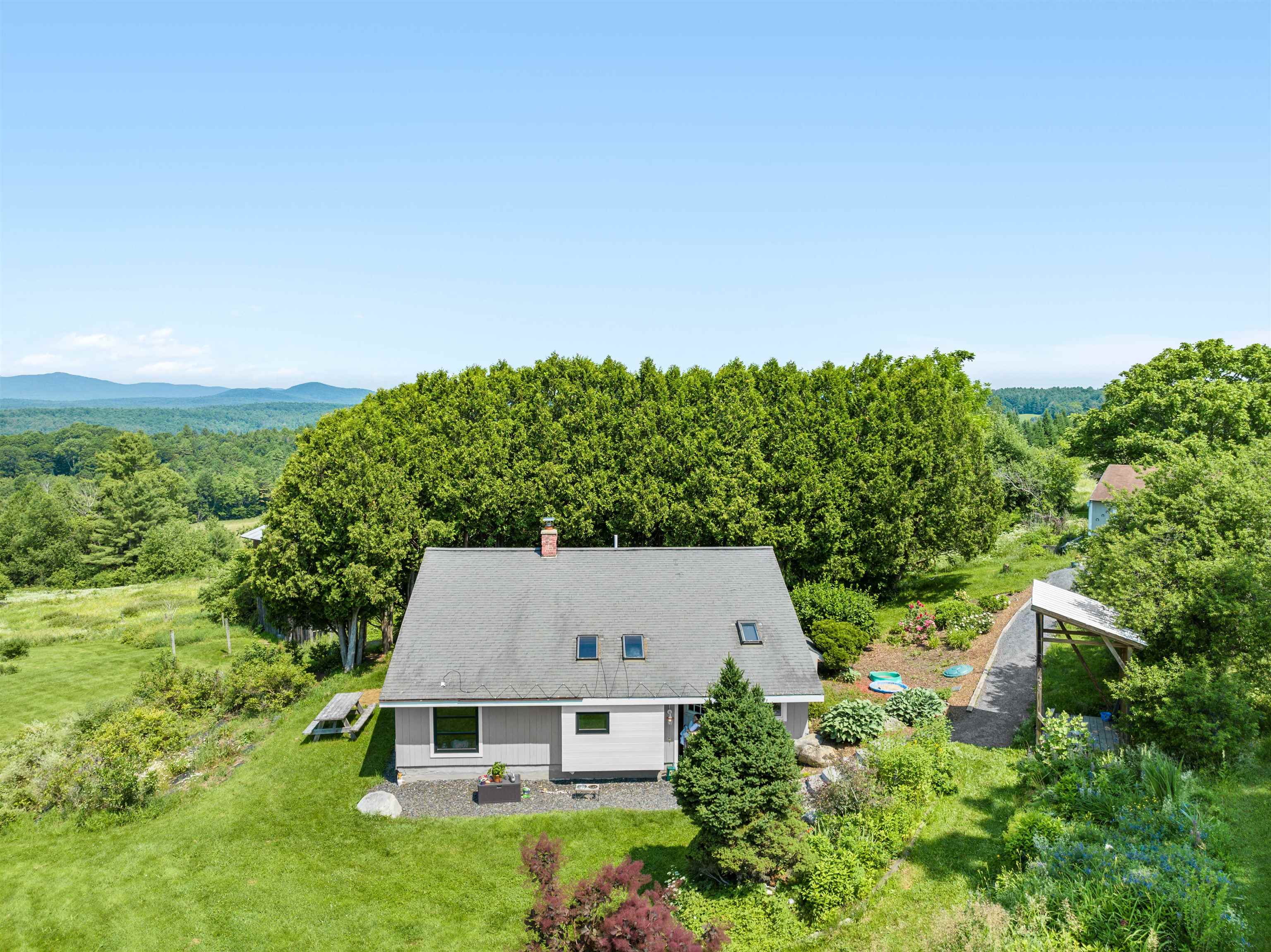 2113 Max Gray Road Property Photo 6