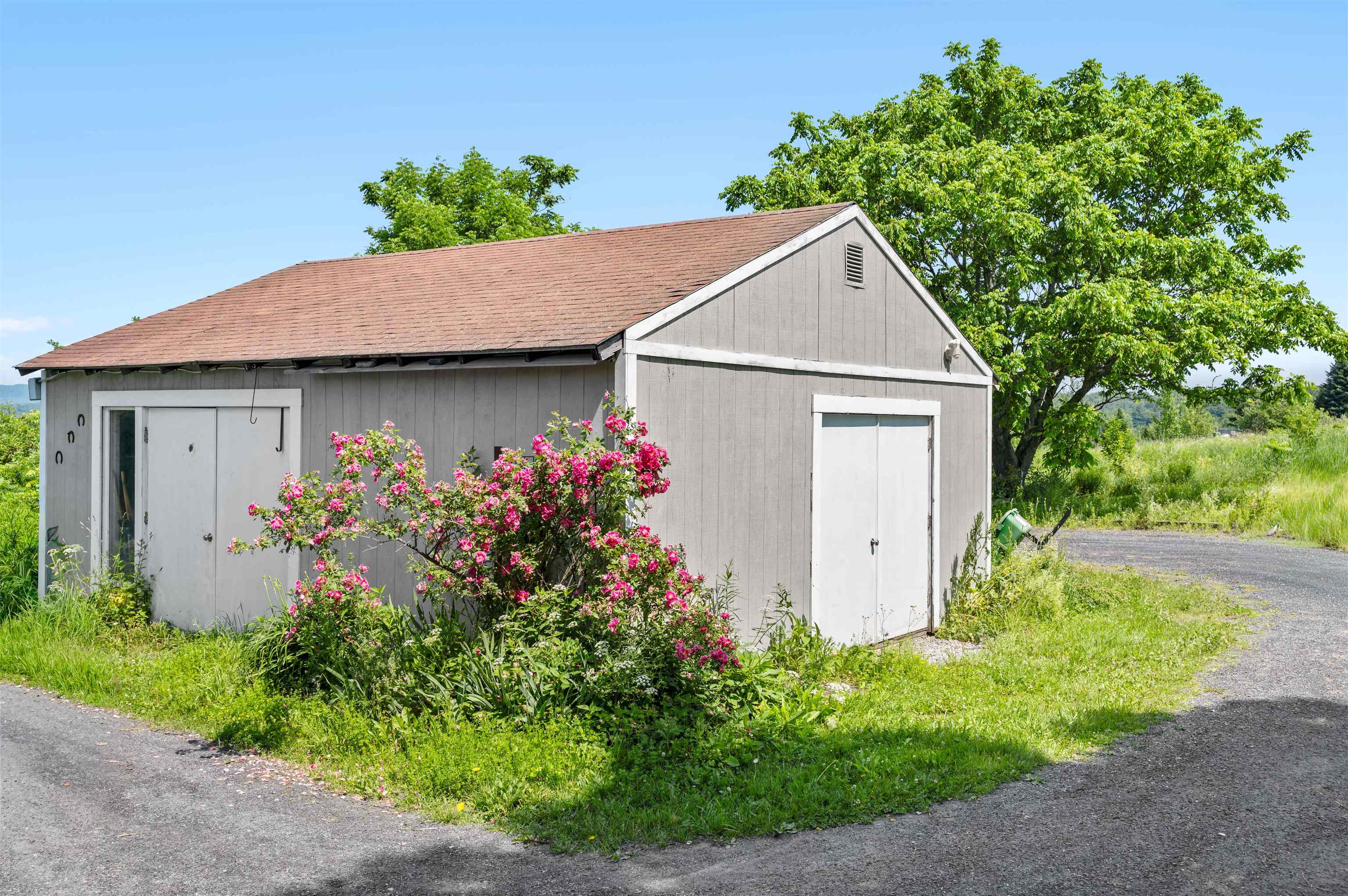 2113 Max Gray Road Property Photo 10