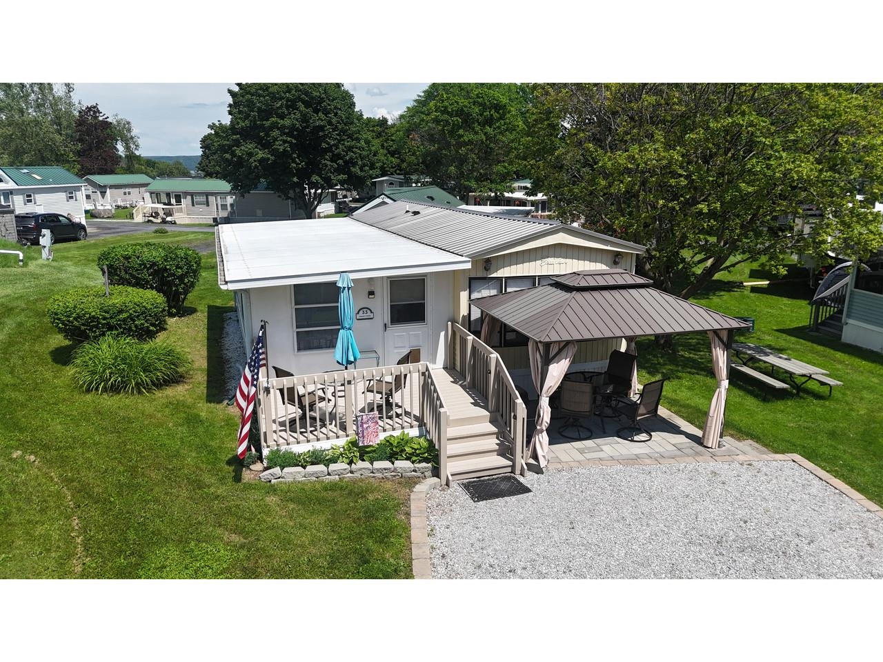 33 Island Circle Property Photo 1